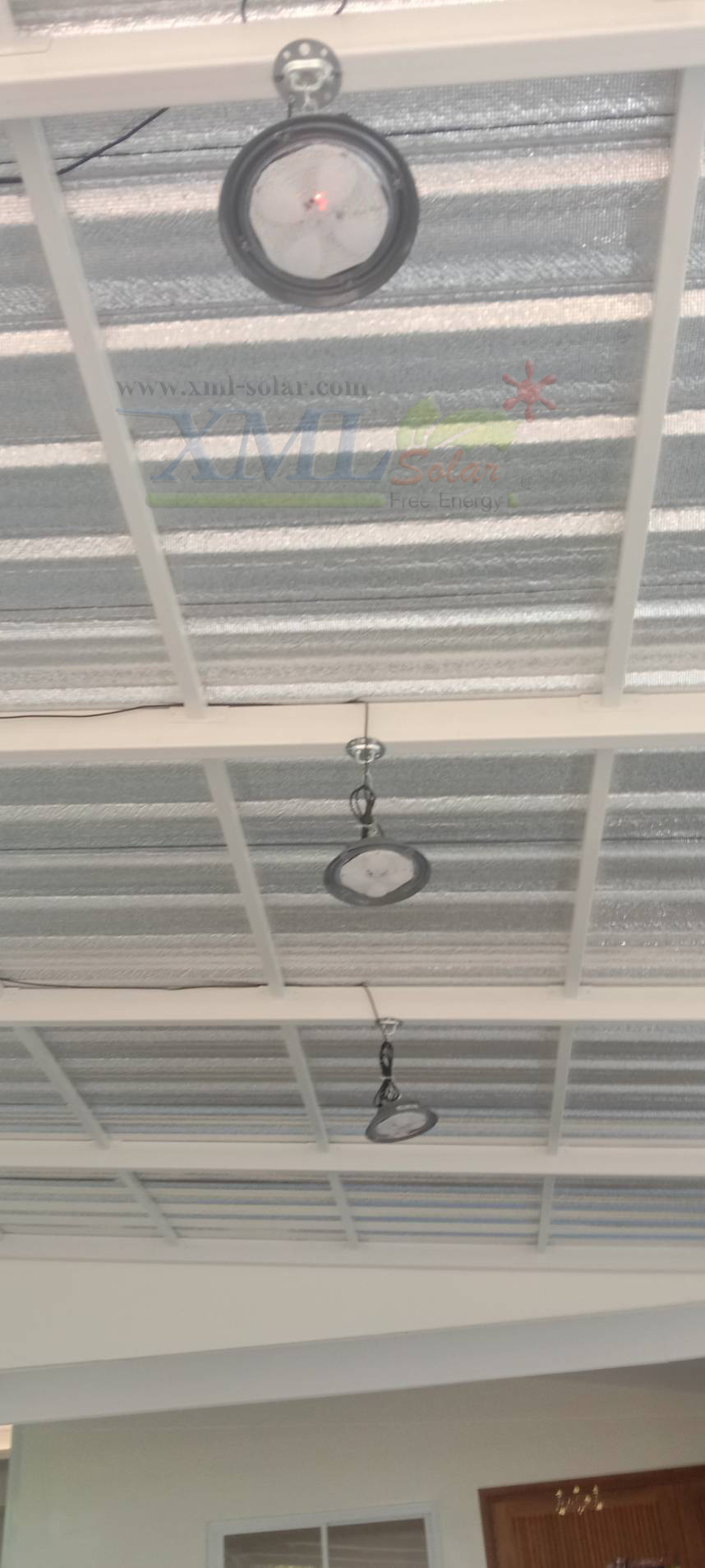 โคมไฟโซล่าเซลล์ ทรง Highbay รุ่น100W/200W/300W/400W. แบรนด์ Modi * XML-Solar (เปิดได้ 3 แสง)