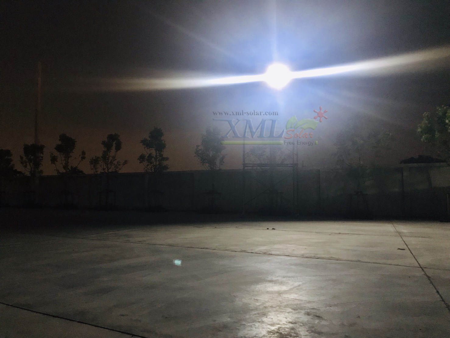 ไฟสปอตไลท์โซล่าเซลล์ 300 Watt กล่องสีน้ำตาล (เปิดได้ 3 แสง)