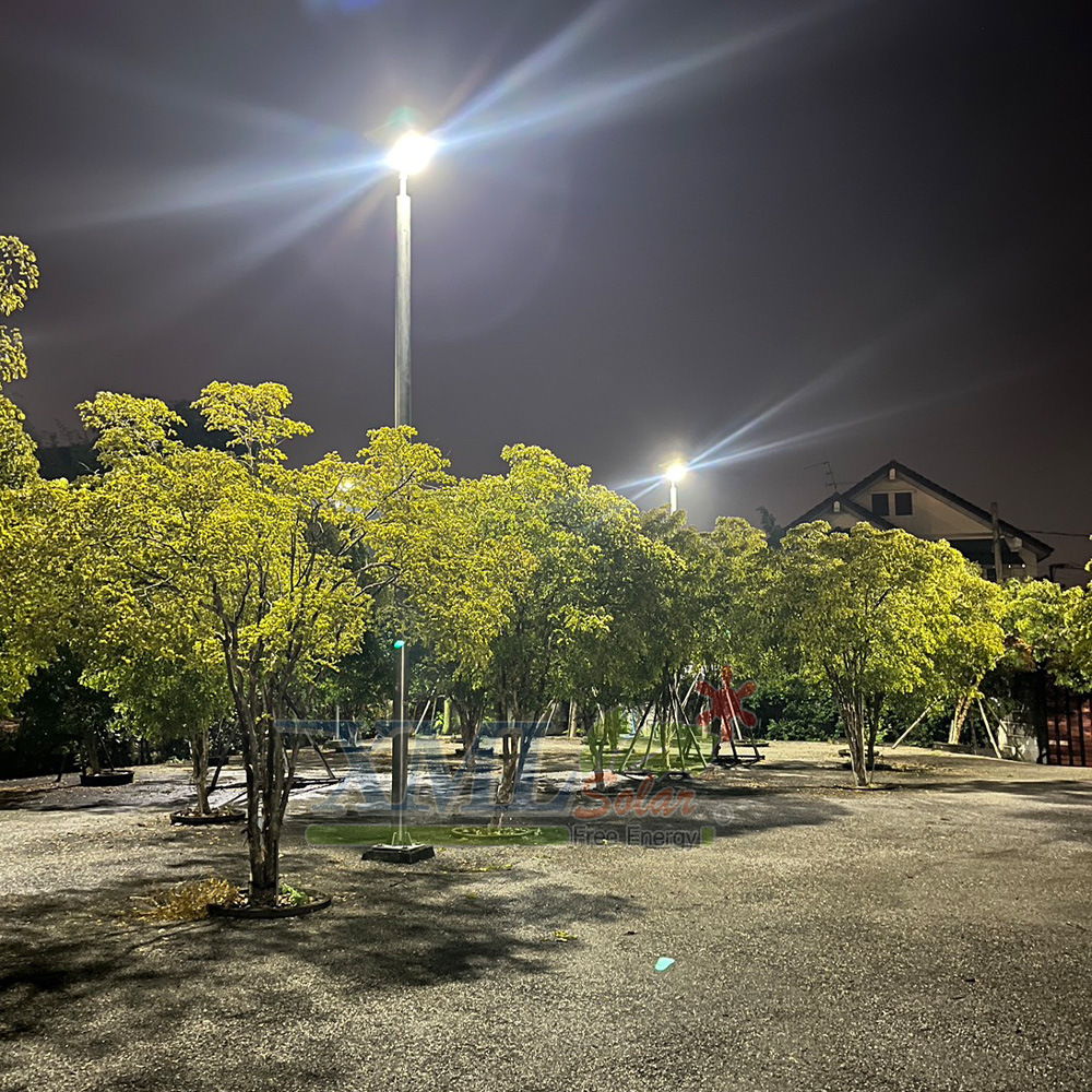 โคมไฟถนนโซล่าเซลล์อัจฉริยะ (รุ่น 6,300Lumens + แผง 80 W) (แสง : ขาว)