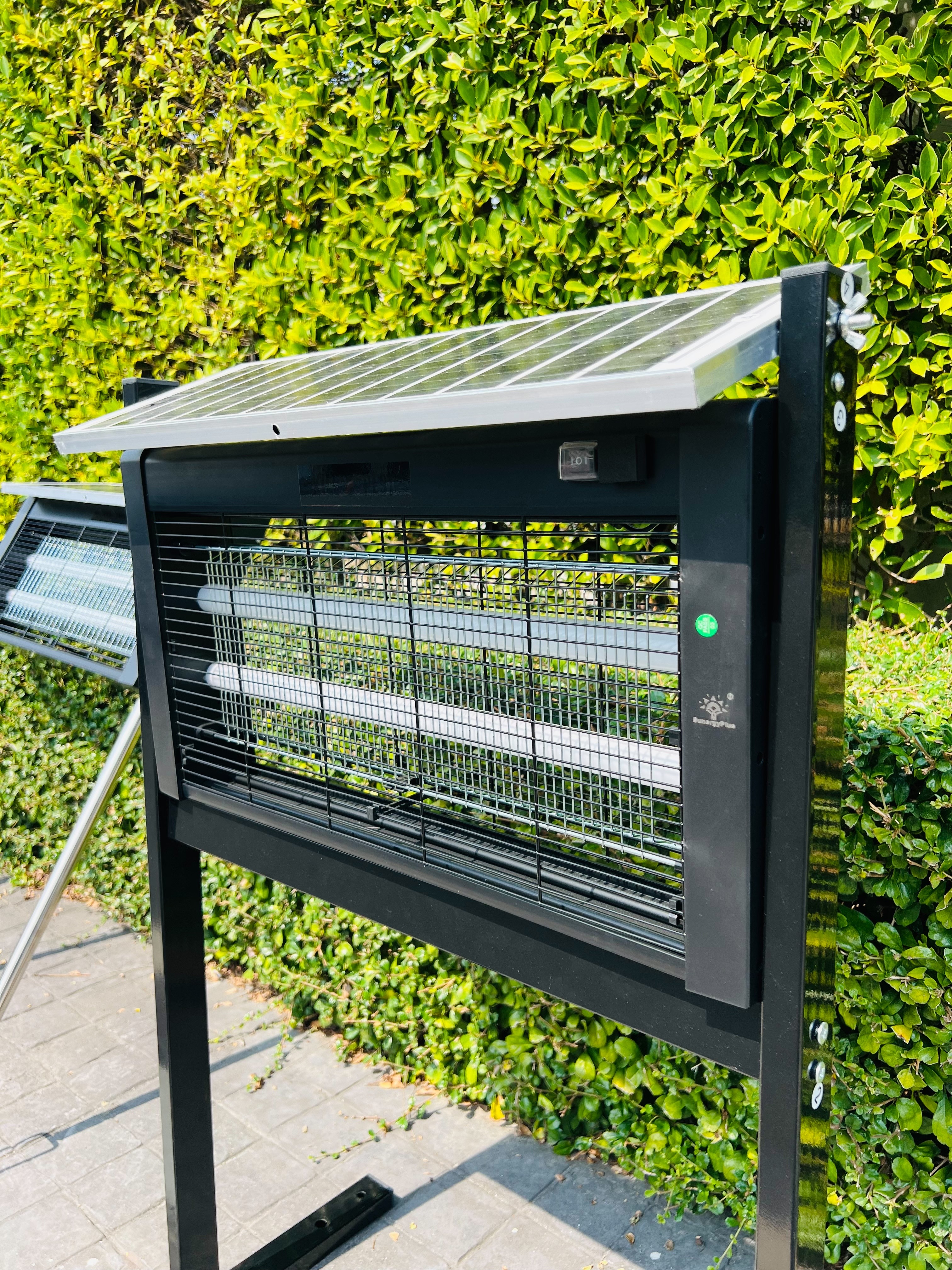 ไฟดักยุงโซล่าเซลล์ แบบตั้งพื้น 20W รุ่น LS-SML-002E