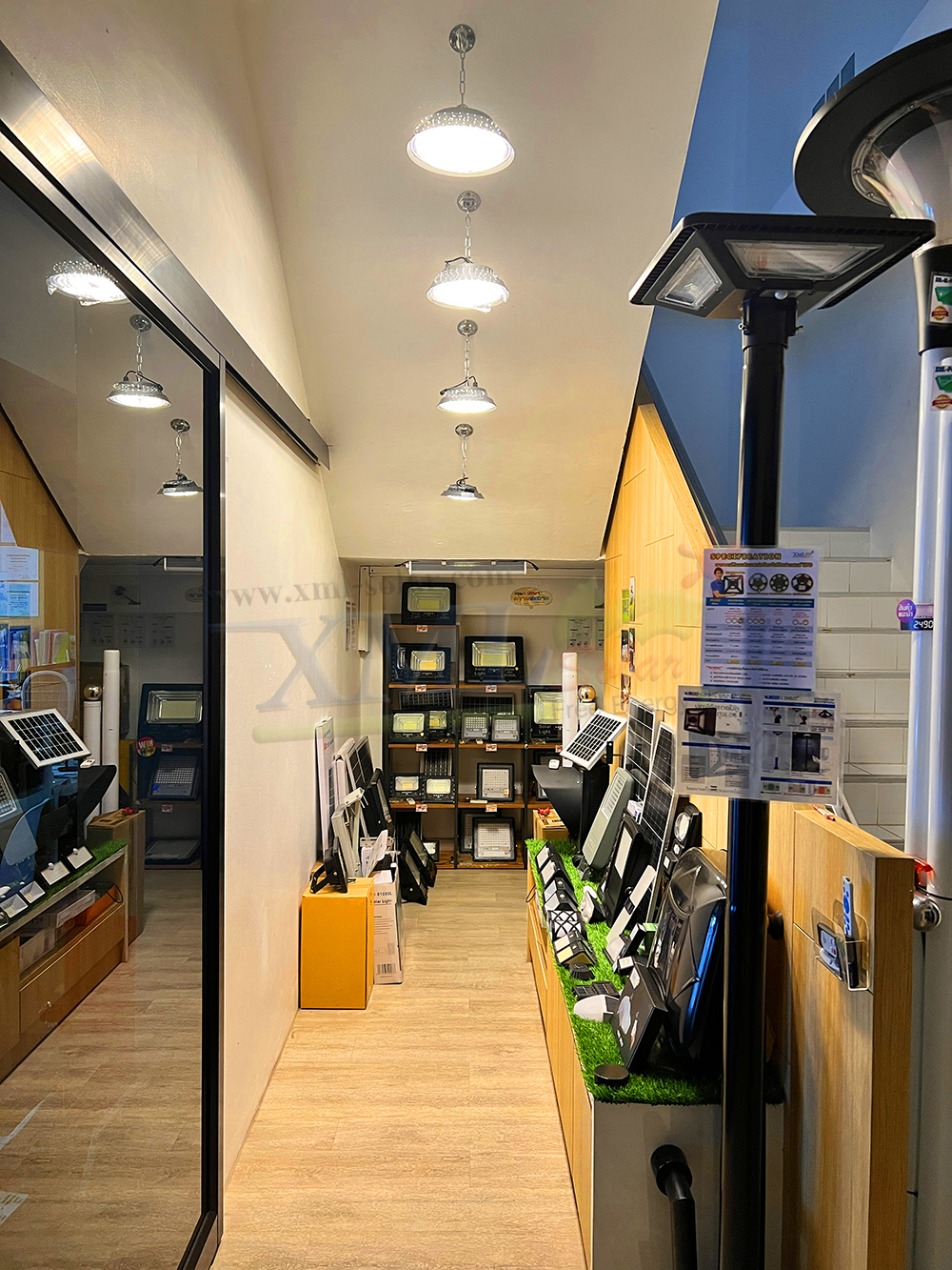 โคมไฟโซล่าเซลล์ ทรง Highbay รุ่น100W/200W/300W/400W. แบรนด์ Modi * XML-Solar (เปิดได้ 3 แสง)