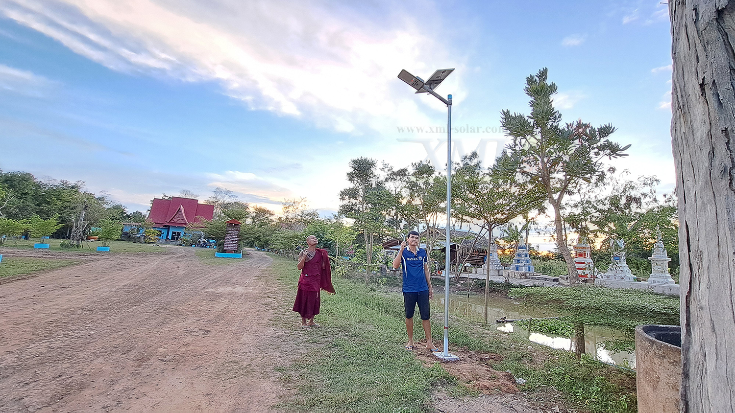 โคมไฟถนนโซล่าเซลล์ 400W รุ่น MD-SLT30-400W (แสง : ขาว)