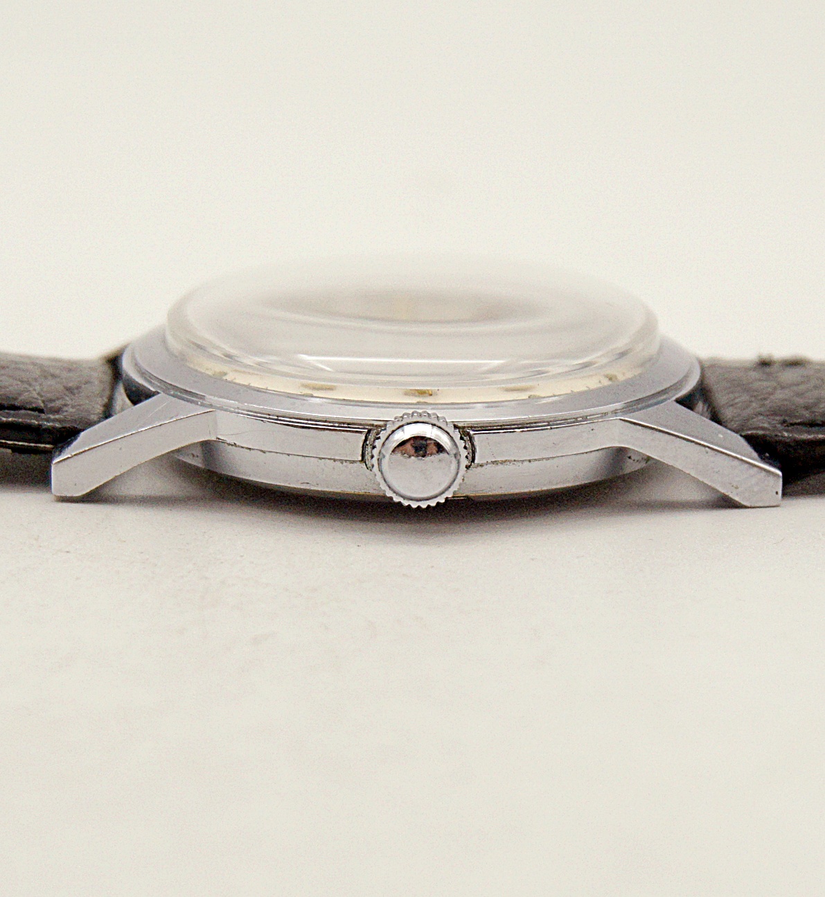 นาฬิกาเก่า MEDANA ไขลานสองเข็มครึ่ง