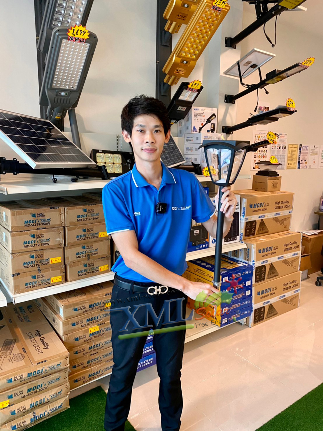 โคมไฟปักสนามโซล่าเซลล์ สไตล์ยุโรป (เเสง : ขาว + เหลืองวอมไวท์)