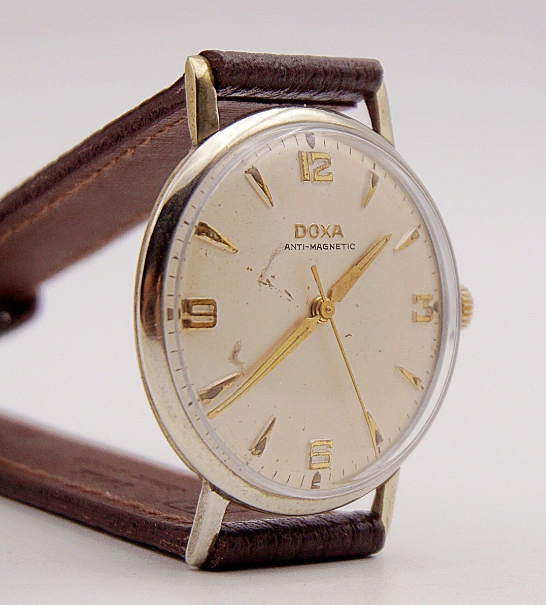 นาฬิกาเก่า DOXA ไขลาน