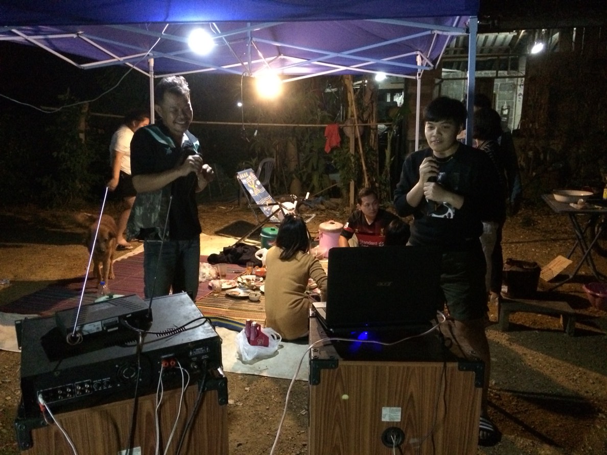 โคมไฟโซล่าเซลล์ ติดเพดาน รุ่นตาข่ายดำ Loft style (แสง เหลืองวอมไวท์)