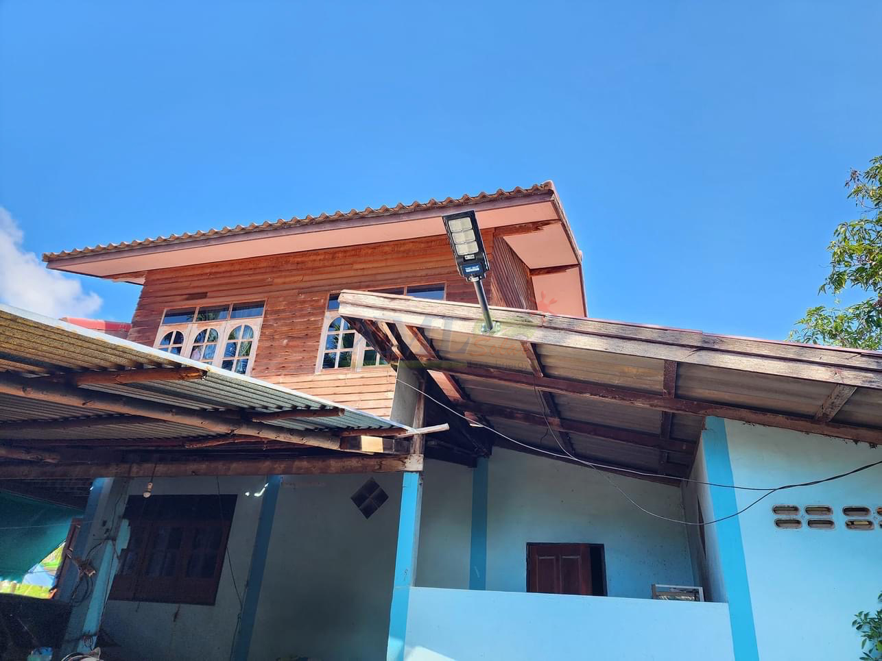 โคมไฟถนนโซล่าเซลล์ รุ่น MD-SLT27 (แสง : ขาว)(ระบบสว่างค้าง) (120w / 240w)