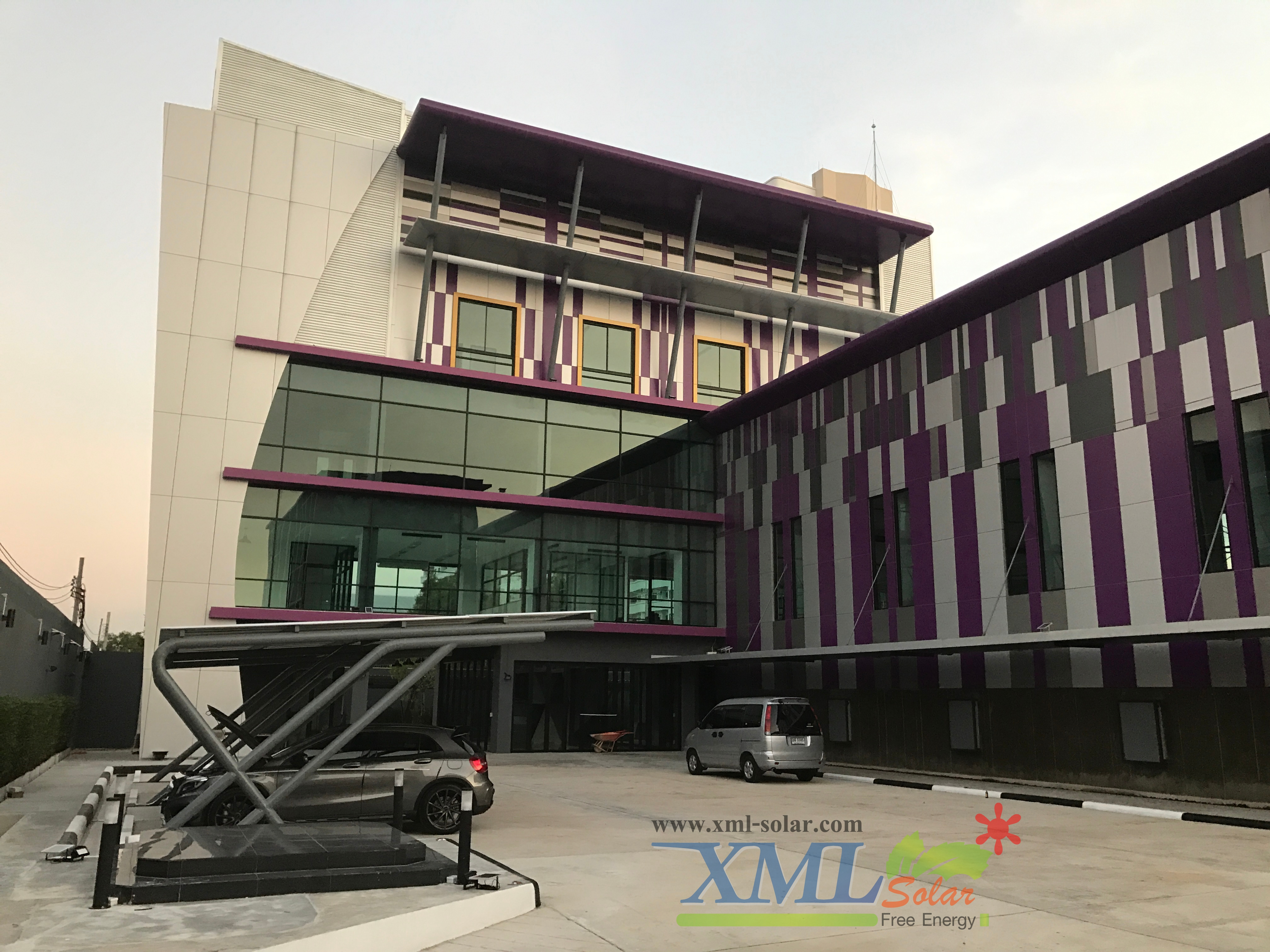 ไฟหมุดถนนโซล่าเซลล์ 6 LED รุ่น เเบน (เเสง : เหลืองกระพริบ)