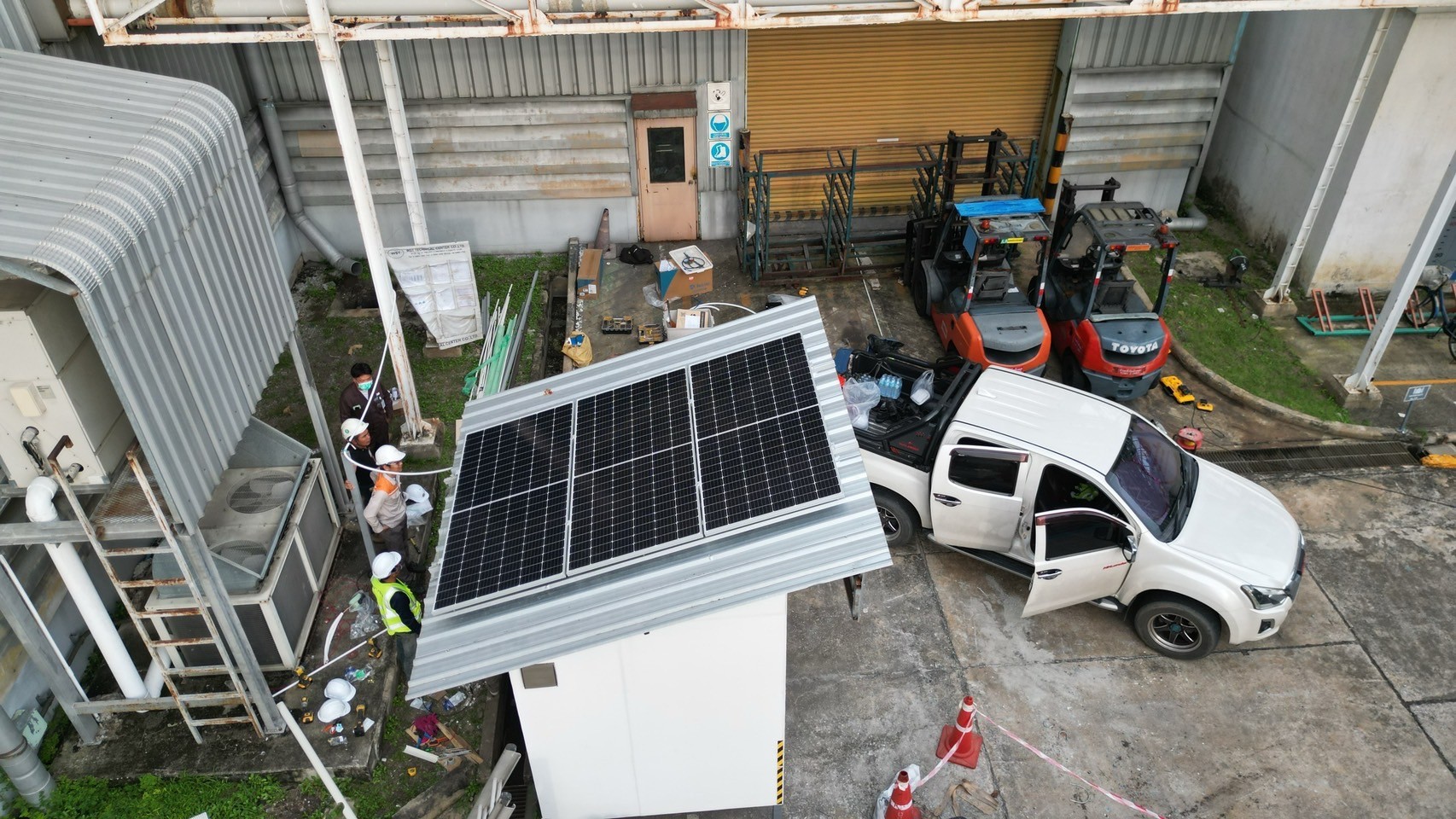 ชุดแอร์โซล่าเซลล์ TASAKI 13,000 BTU