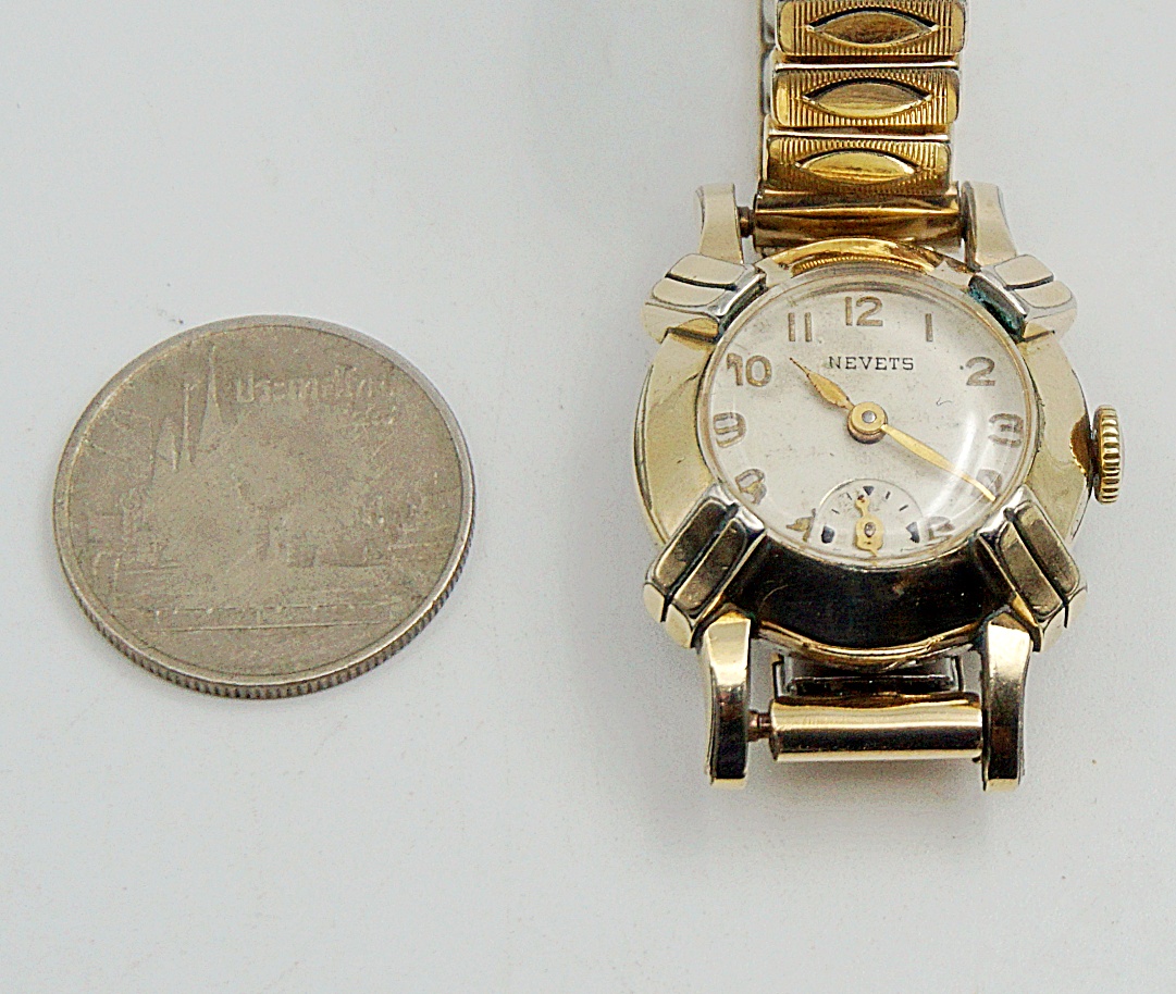 นาฬิกาเก่า NEVETS ไขลานสองเข็มครึ่ง (นาฬิกาผู้หญิง)