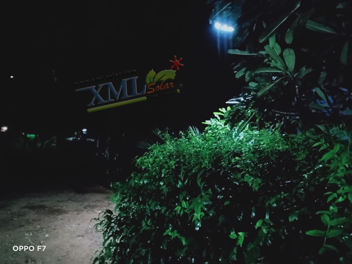 โคมไฟถนนโซล่าเซลล์ XML-Solar 200W (แสง : ขาว)(สว่างค้าง)