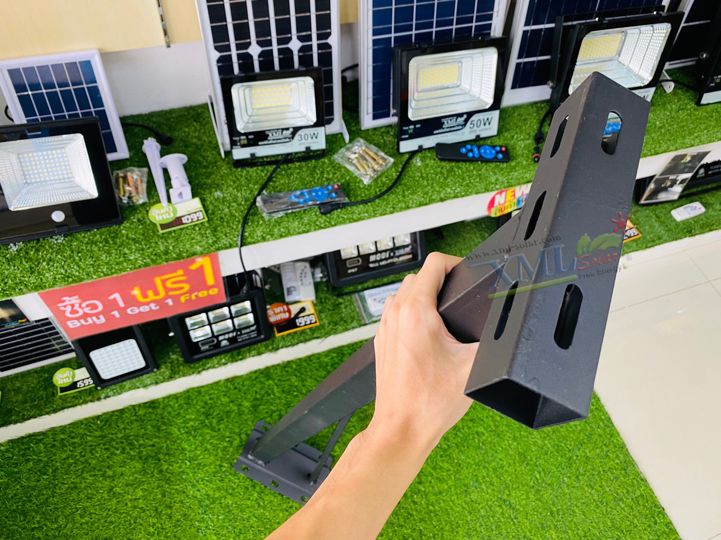 ขายึดส่องป้าย ไซต์กลาง 120 ซม. สำหรับสปอร์ตไลท์ รุ่น PT05-Q