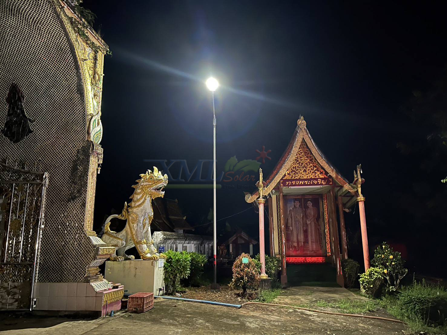 โคมไฟถนนโซล่าเซลล์ 400W รุ่น MD-SLT30-400W (แสง : ขาว)