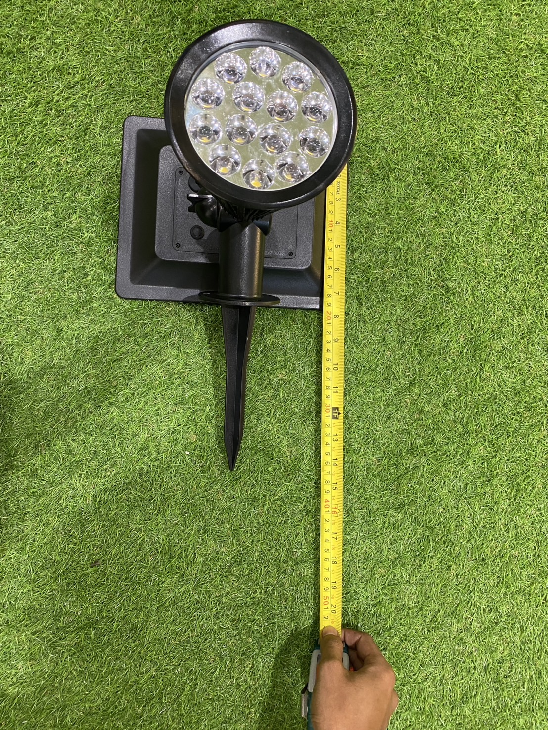 สปอร์ตไลท์ปักสนามโซล่าเซลล์ รุ่น TB-2018L (แสง : เหลืองวอมไวท์)