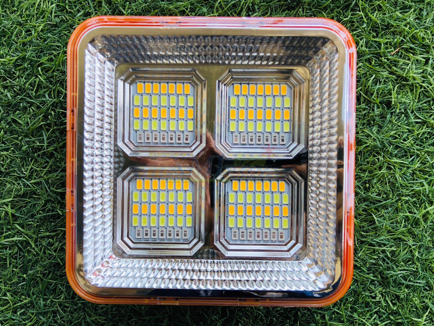 โคมไฟพกพาโซล่าเซลล์ 1800 Lumen รุ่น MD-SL-D6-200W-ORG (เปิดได้ 3 แสง)