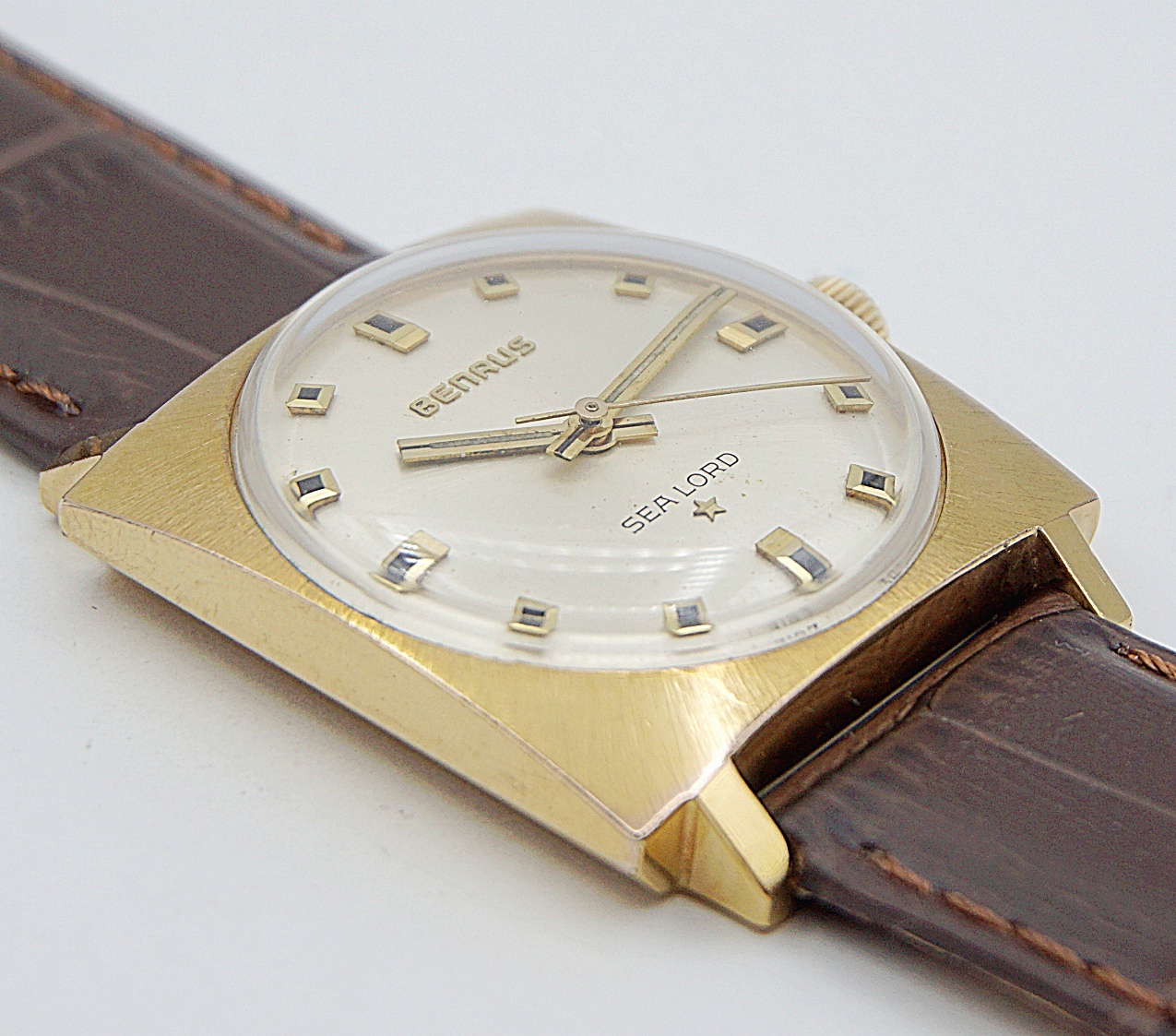 นาฬิกาเก่า BENRUS ไขลาน