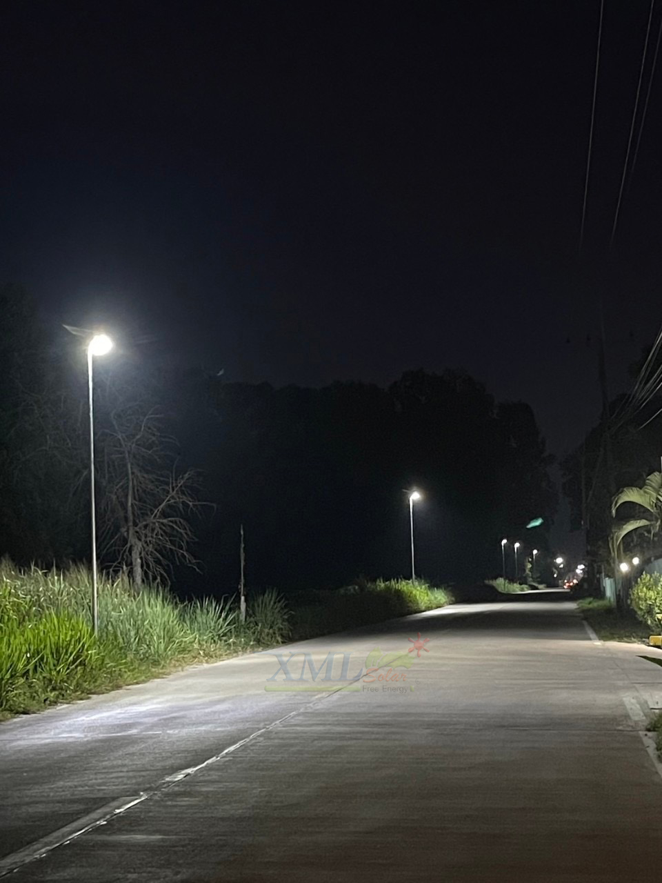 โคมไฟถนนโซล่าเซลล์อัจฉริยะ (รุ่น 9,000Lumens + แผง 100 W) (แสง : ขาว)