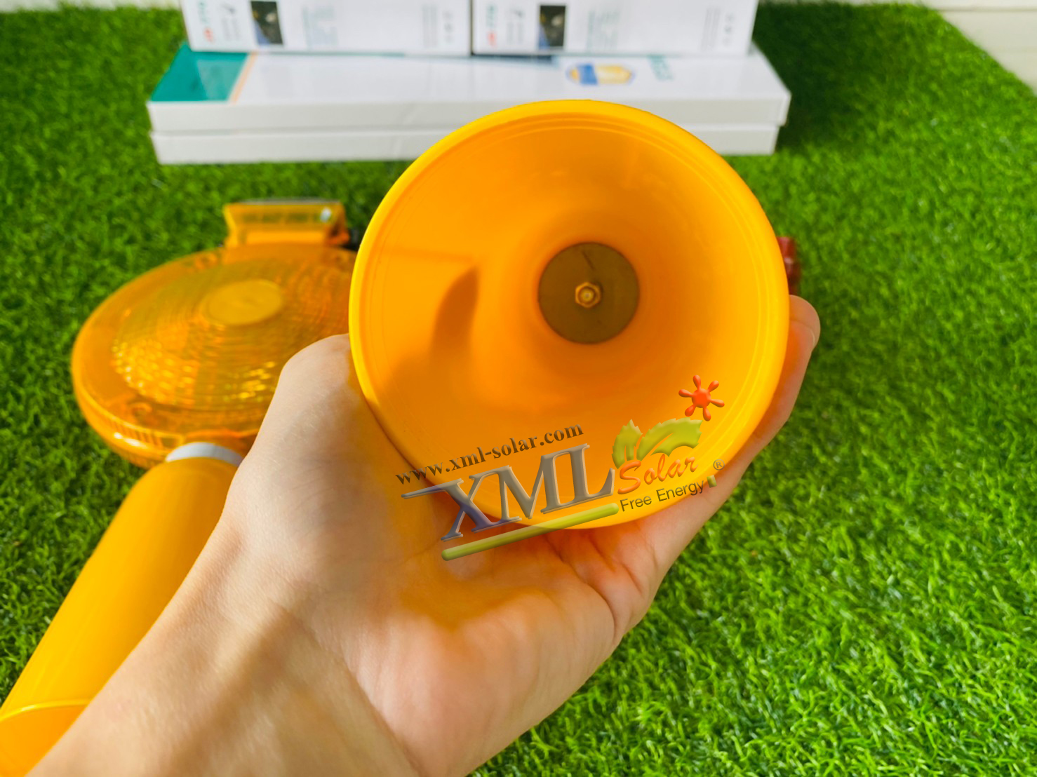 ไฟเตือนกรวย ทรงกลมใหญ่ พลังงานเเสงอาทิตย์ (เเสง : เหลืองวอมไวท์)