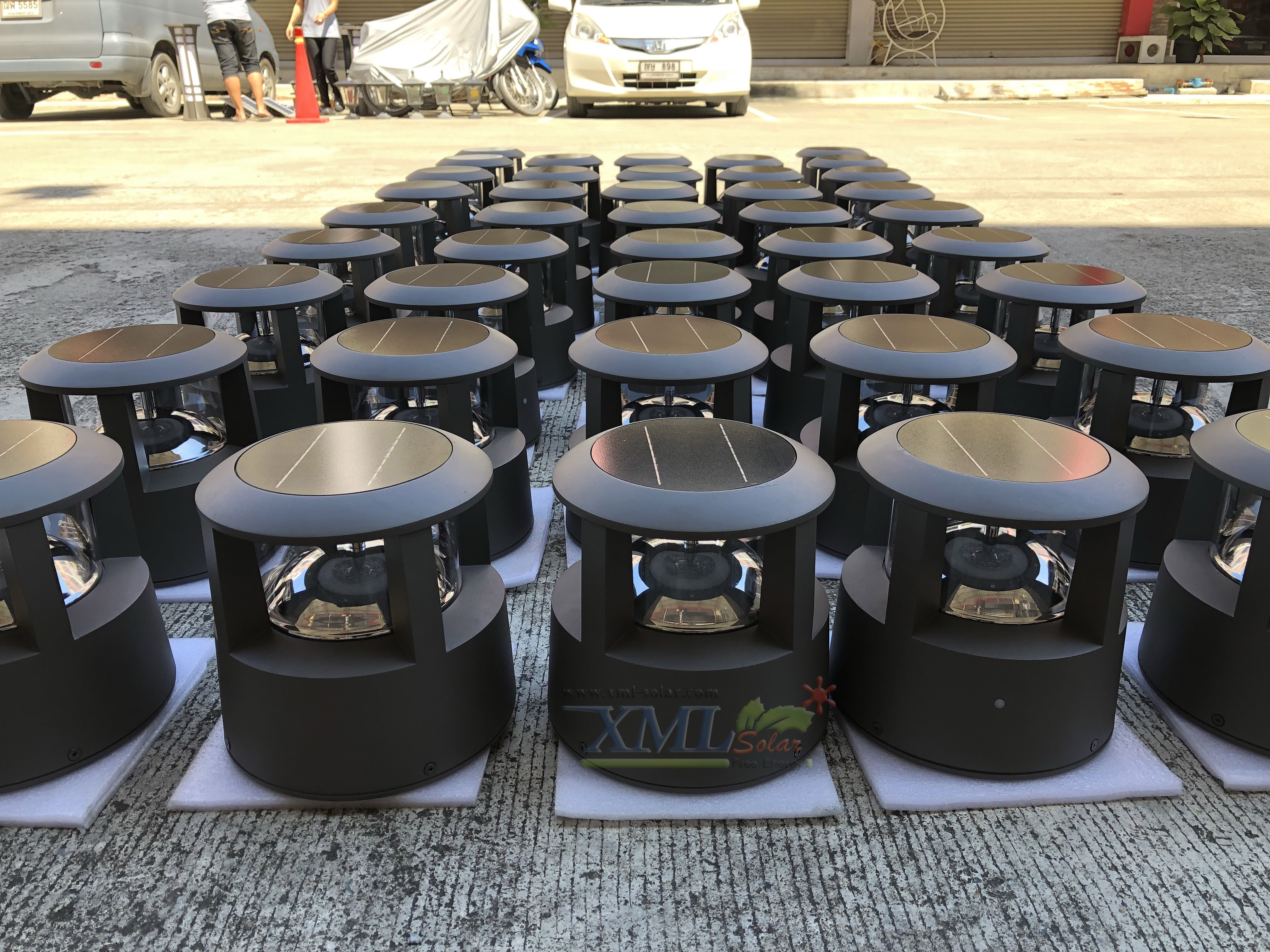 โคมไฟสนามโซล่าเซลล์ ทรง Modern (24 cm.)