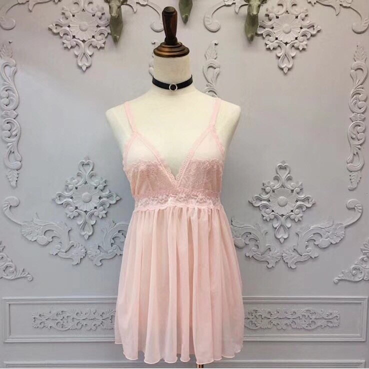 ชุดนอนลูกไม้ซีทรู เนื้อผ้านิ่มเบาสบาย ใส่แล้วไม่ร้อน มาพร้อมจีสตริงเข้าชุด ฟรีไซส์ ราคาส่ง 3 ชิ้น คละแบบได้ชุดละ 250 บาท