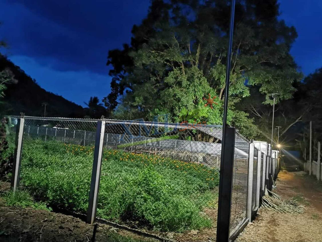 ไฟสปอตไลท์โซล่าเซลล์ 200 Watt กล่องสีน้ำตาล (เปิดได้ 3 แสง)