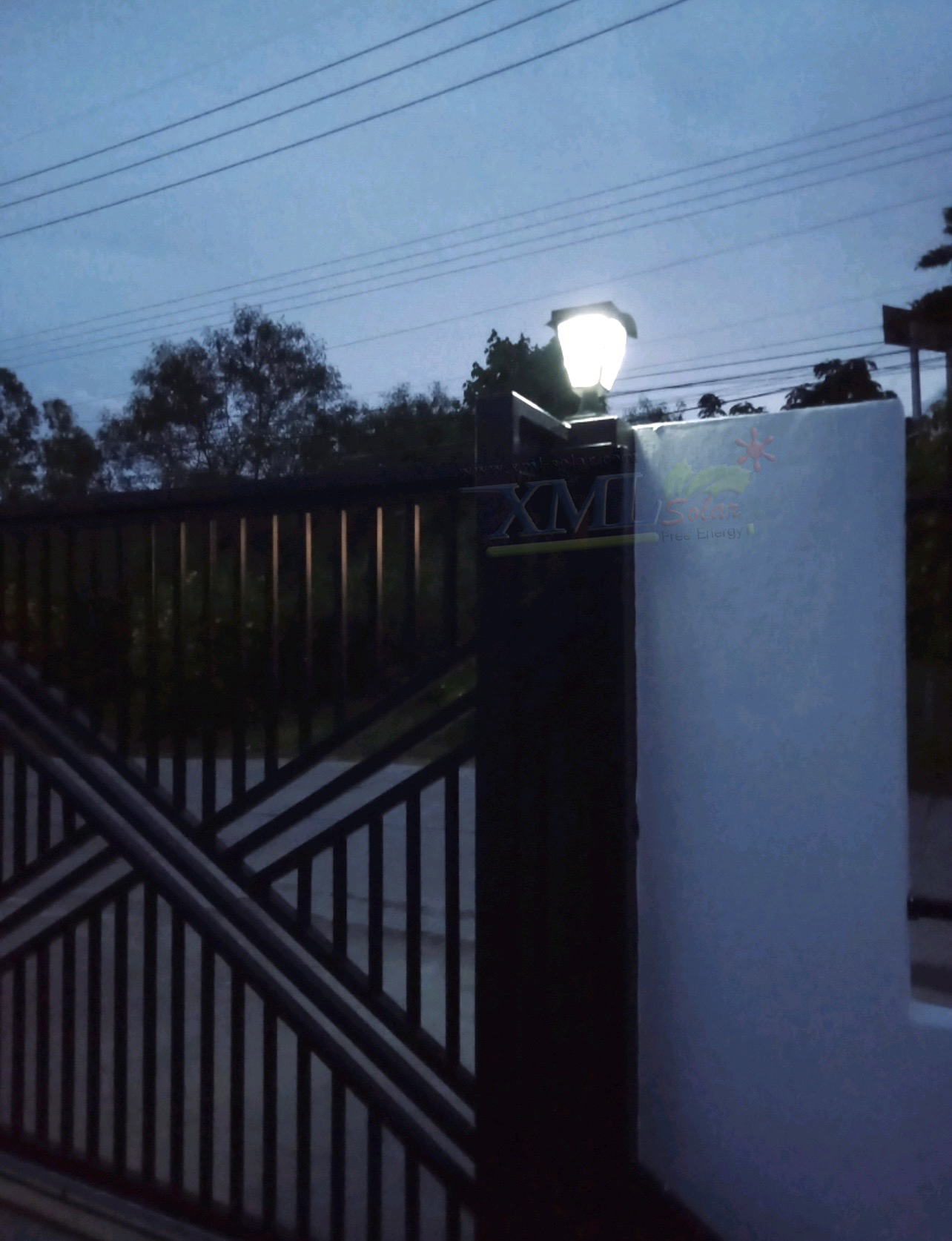 โคมไฟหัวเสาโซล่าเซลล์ สไตล์ยุโรป (เเสง : ขาว + เหลืองวอมไวท์)