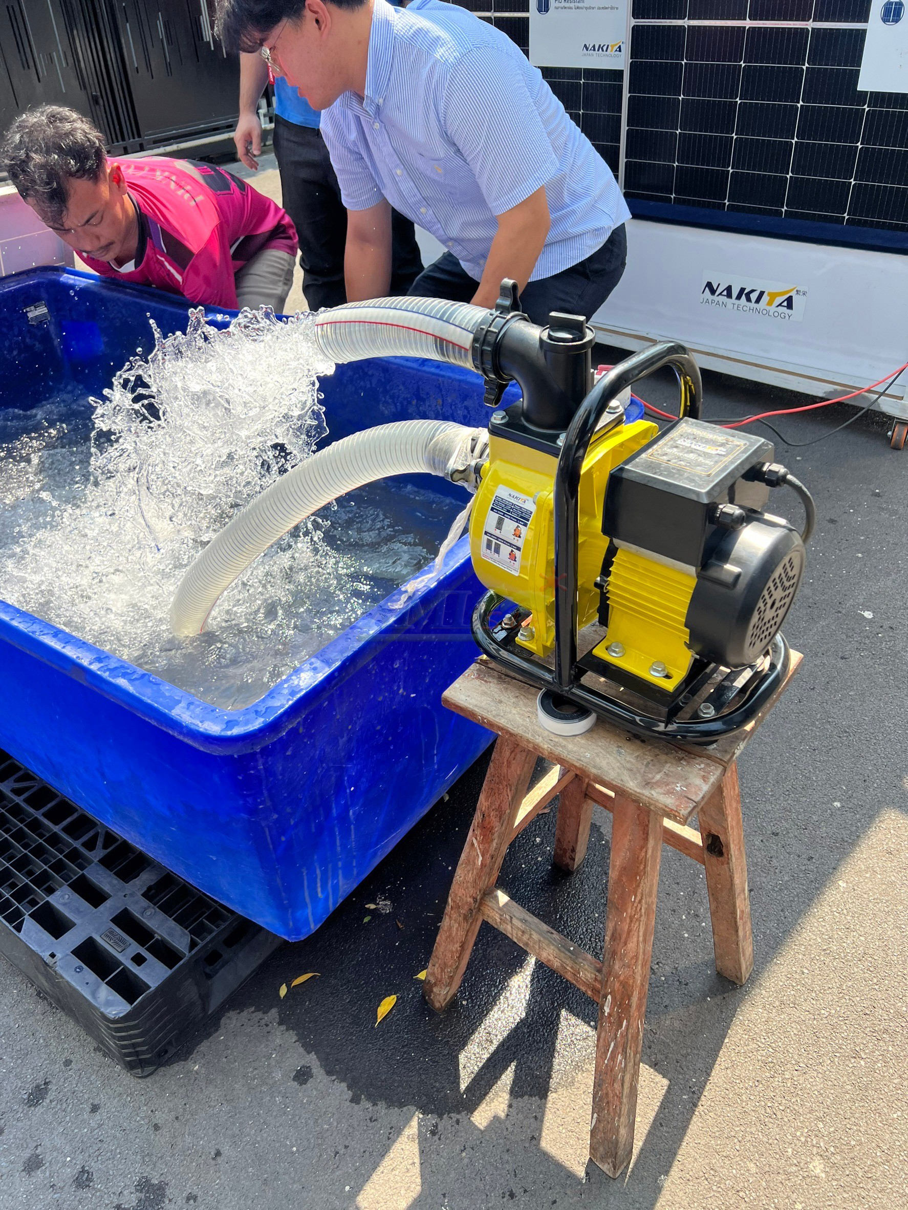 เครื่องสูบน้ำโซล่าเซลล์ (โข่งใหญ่) 750W / 72V. + เเผงโซล่าเซลล์ 450w (2 เเผง)