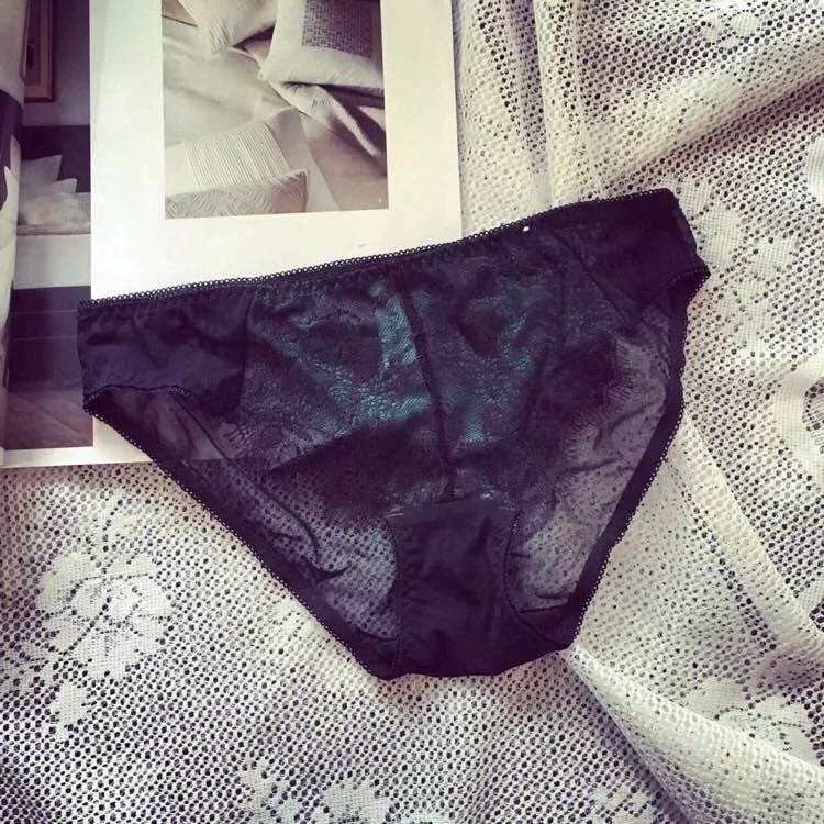 บราลูกไม้ ซีทรูไร้โครง เนื้อผ้านิ่ม ใส่สบาย ไม่คัน มีสี ดำ size 32 34 36 ราคาชุดละ 290 บาท