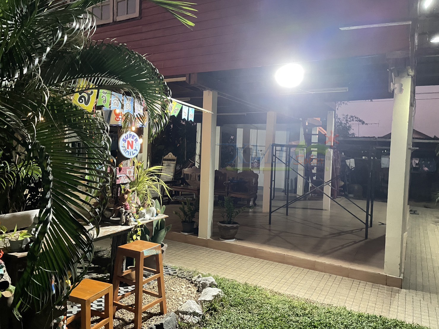 รุ่นประหยัด ไฟสปอตไลท์โซล่าเซลล์ 200 W. รุ่น MODI x XML (เปิดได้ 3 แสง)