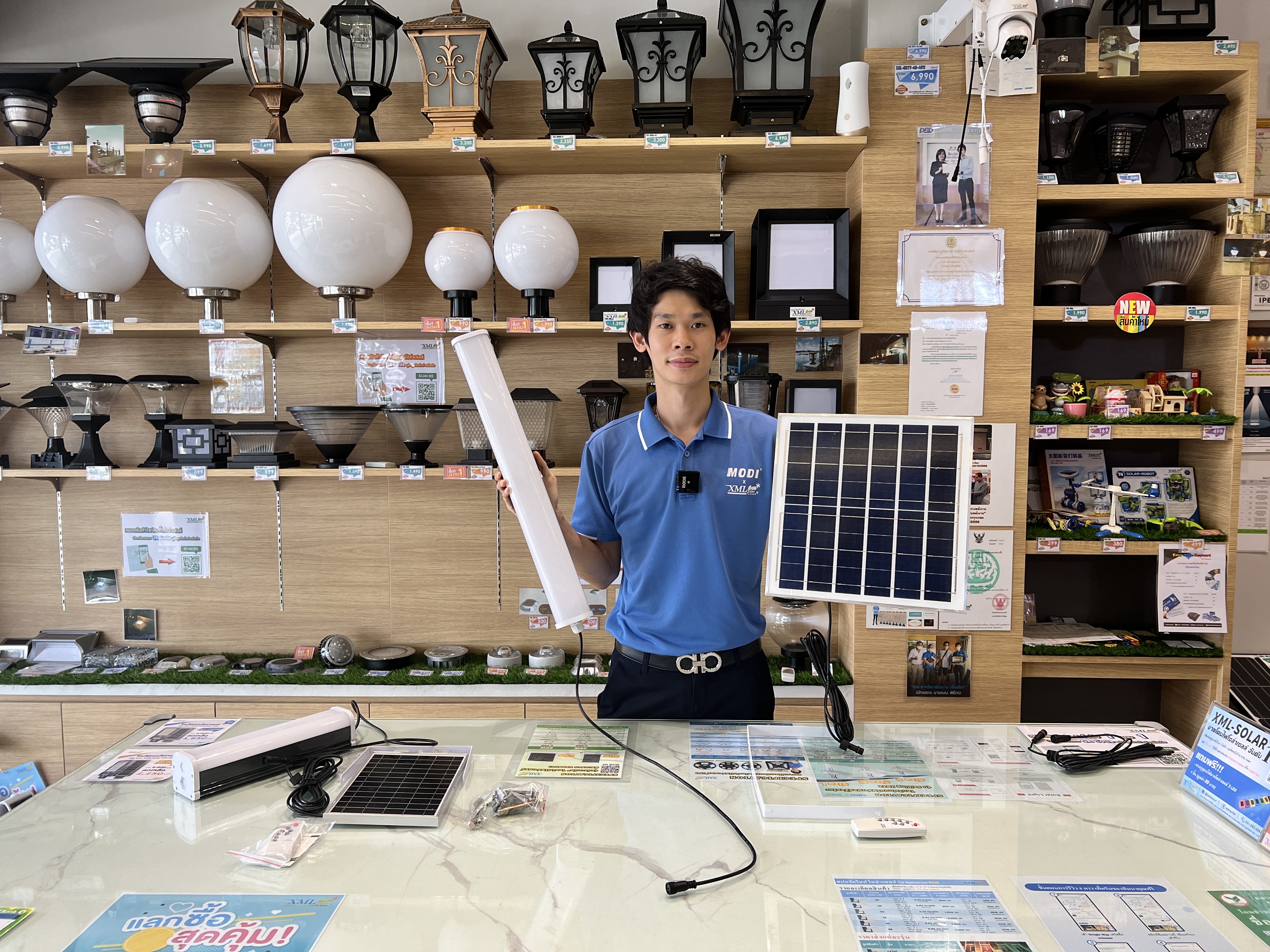 รุ่นประหยัด โคมไฟติดเพดานโซล่าเซลล์ หลอดยาว ไซต์ใหญ่ 60W. (แสงขาว)