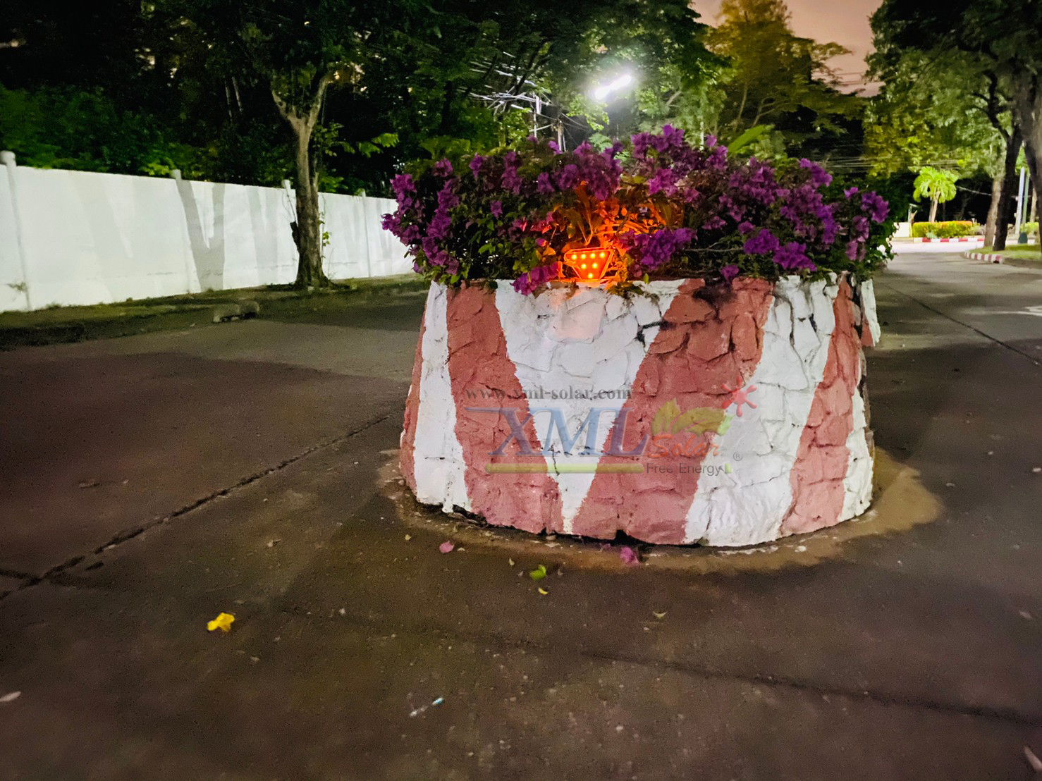 ไฟกระพริบเตือนทางเเยก ขอบทางโซล่าเซลล์ 7 LED สีแดง (แสง:เหลืองกระพริบ)