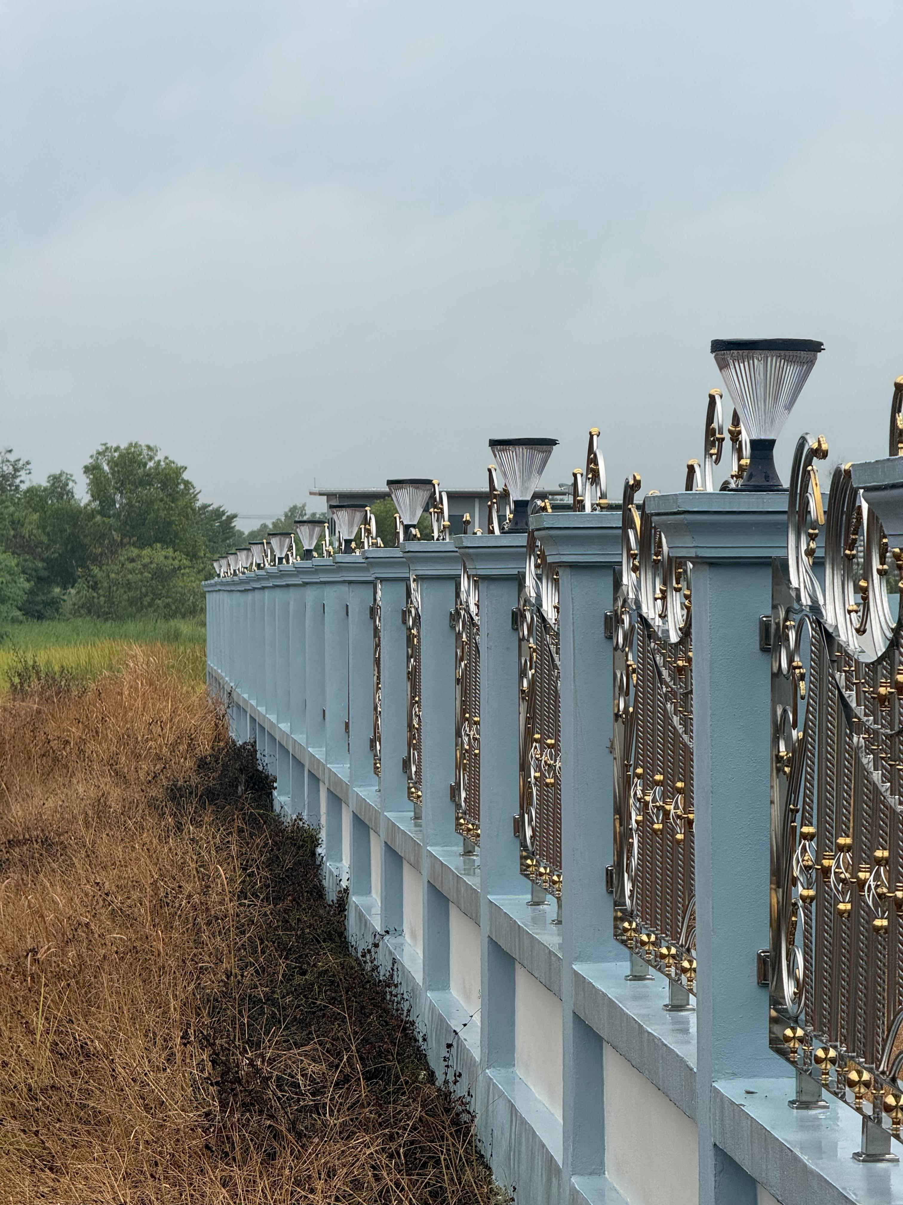 โคมไฟหัวเสาโซล่าเซลล์ รุ่น TZ-11837 (เปิดได้ 2 แสง)