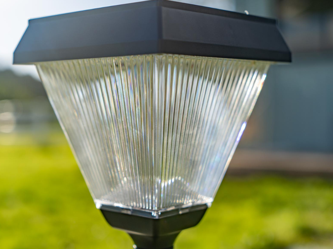 ไฟปักสนามโซล่าเซลล์ รุ่น DC-3661 (เปิดได้ 2 แสง)