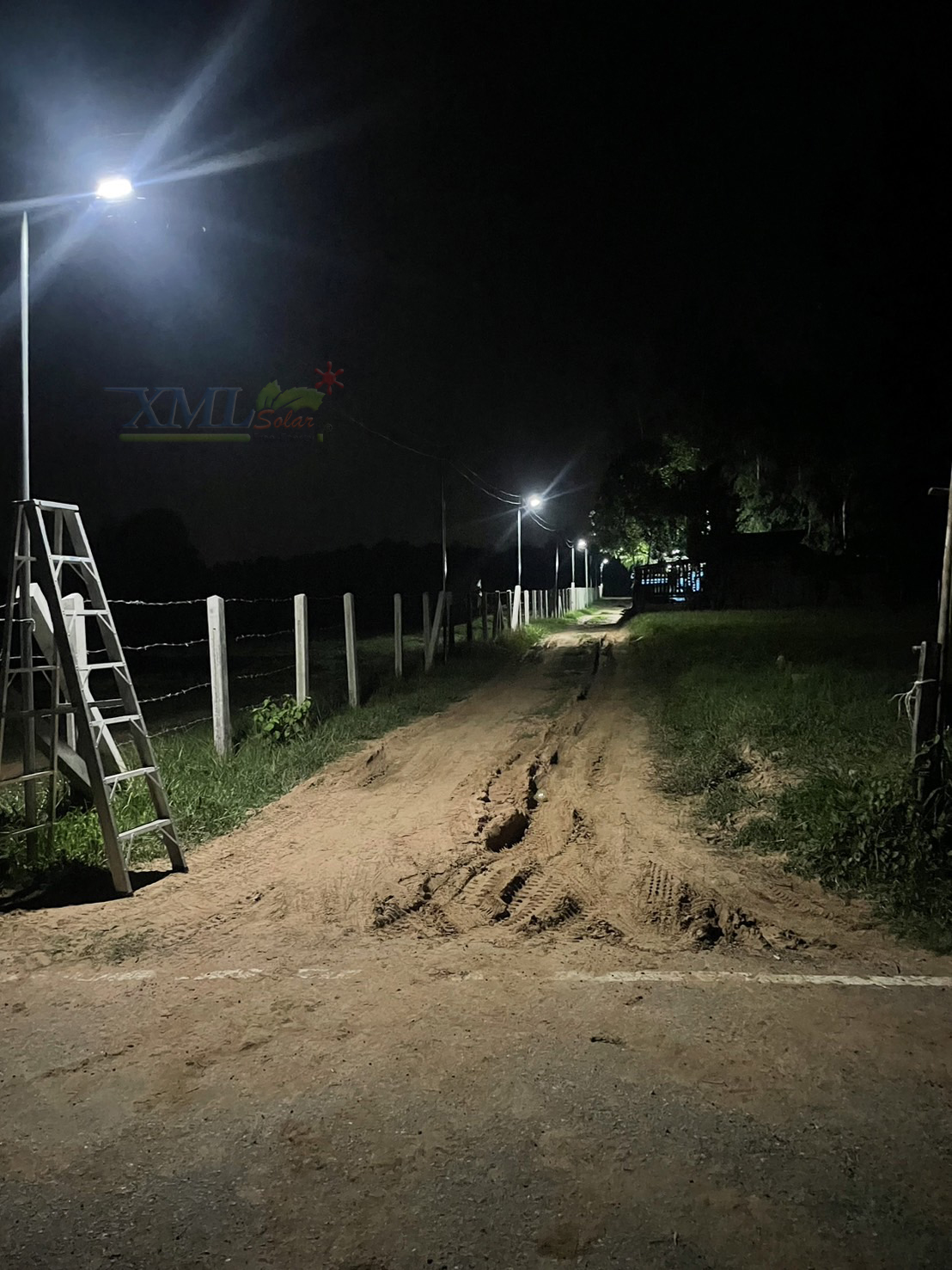 ไฟถนนโซล่าเซลล์ รุ่น MD-SLT27-50W (แสง : ขาว)(ขาเหล็ก)(ระบบสว่างค้าง) ของแท้ แบรนด์ MODI x XMLSOLAR