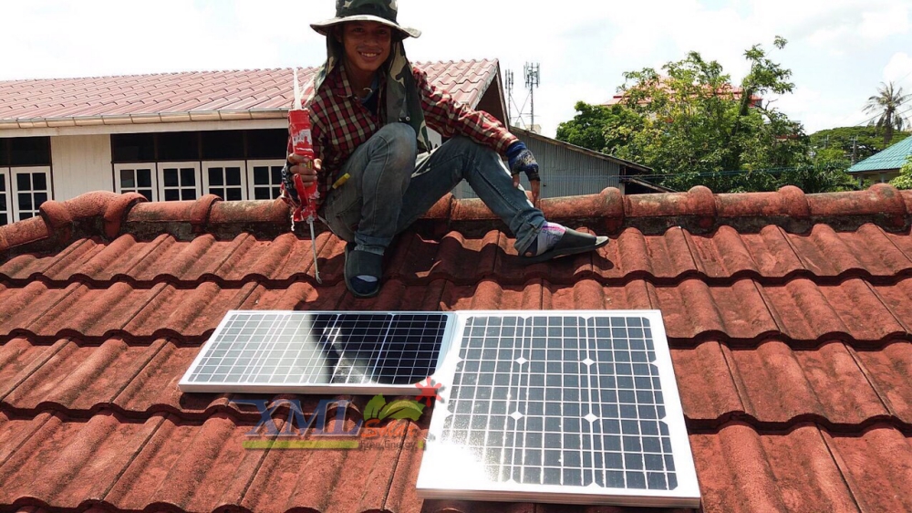 ชุดไฟหลอดยาวโซล่าเซลล์ 30 Watt Monocrystalline (แสง ขาว)