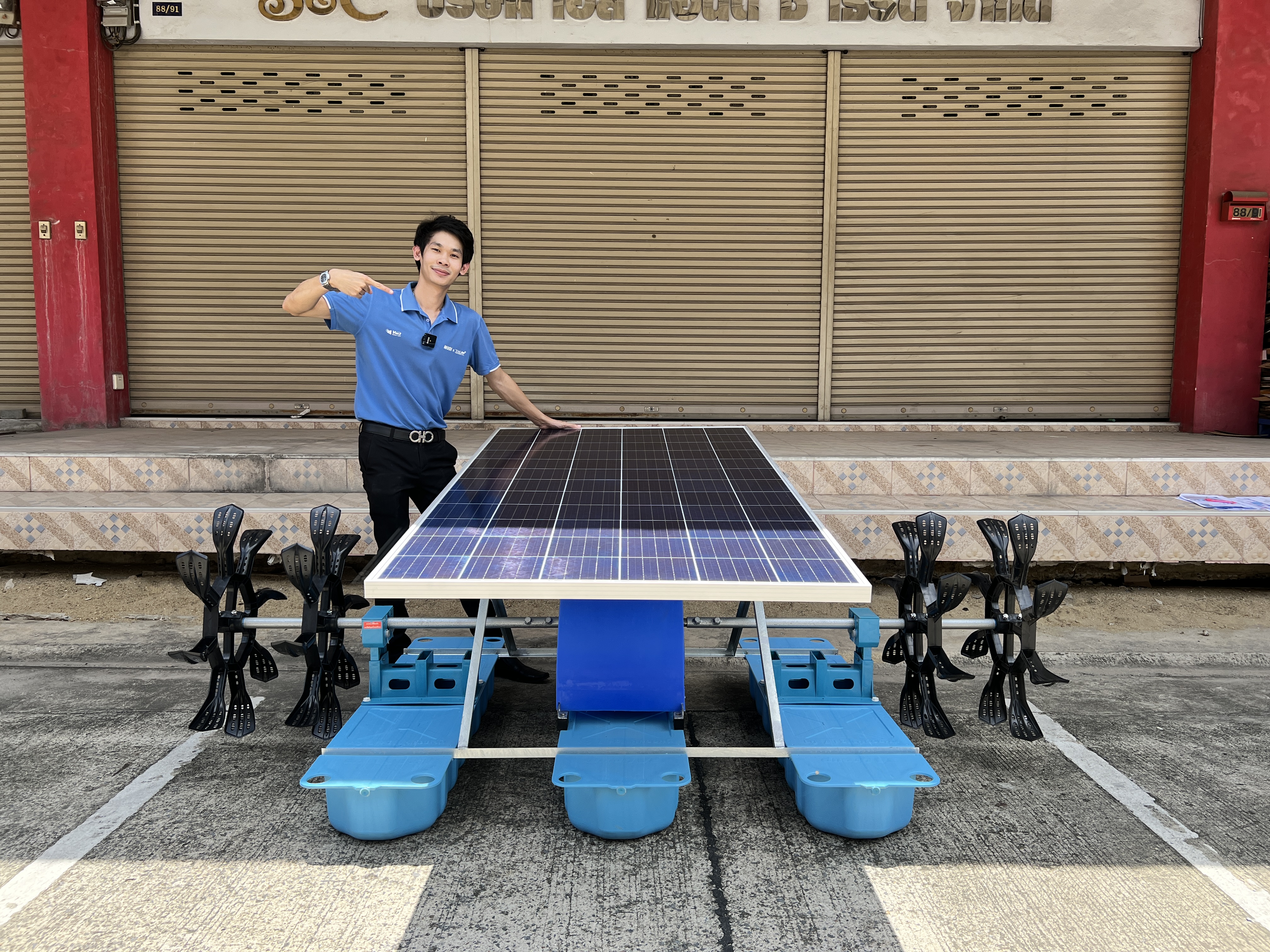 กังหันตีน้ำโซล่าเซลล์ รุ่นช้างน้อย 4 ใบพัด 3 ทุ่น