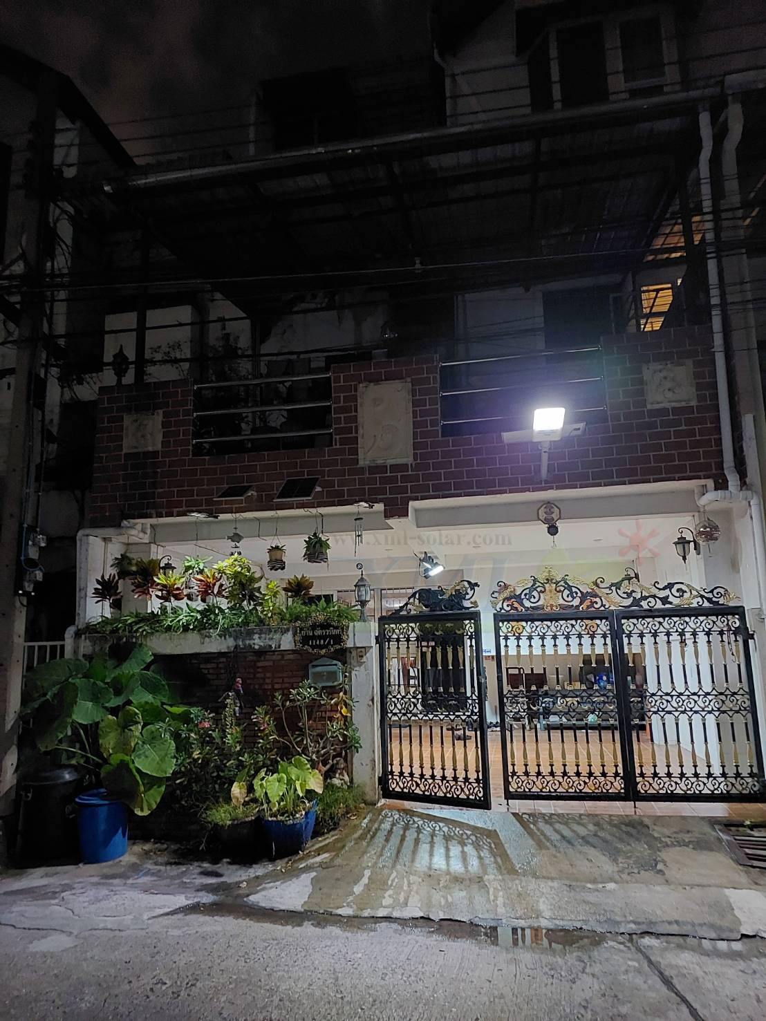 โคมไฟถนนโซล่าเซลล์ 400W รุ่น MD-SLT30-400W (แสง : ขาว)