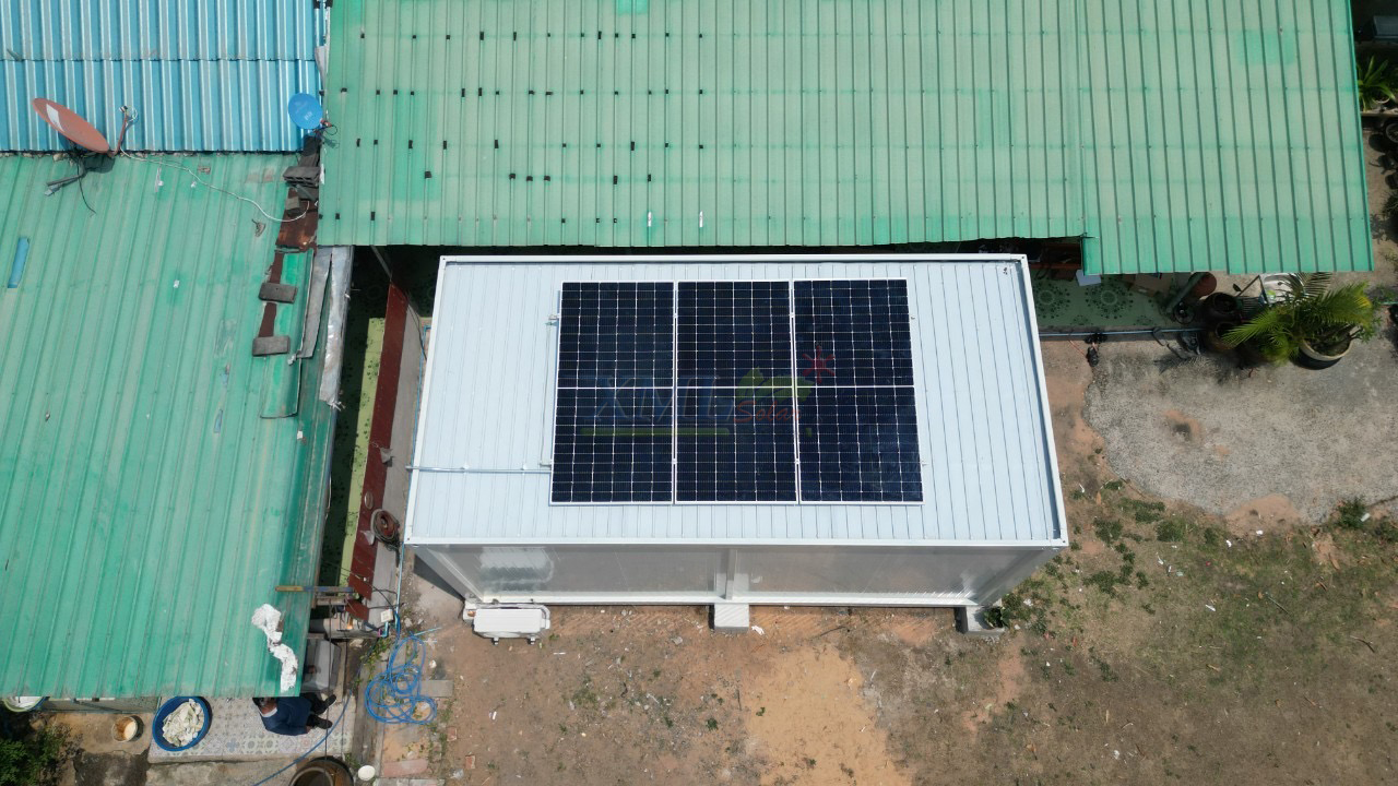 ชุดแอร์โซล่าเซลล์ TASAKI 13,000 BTU