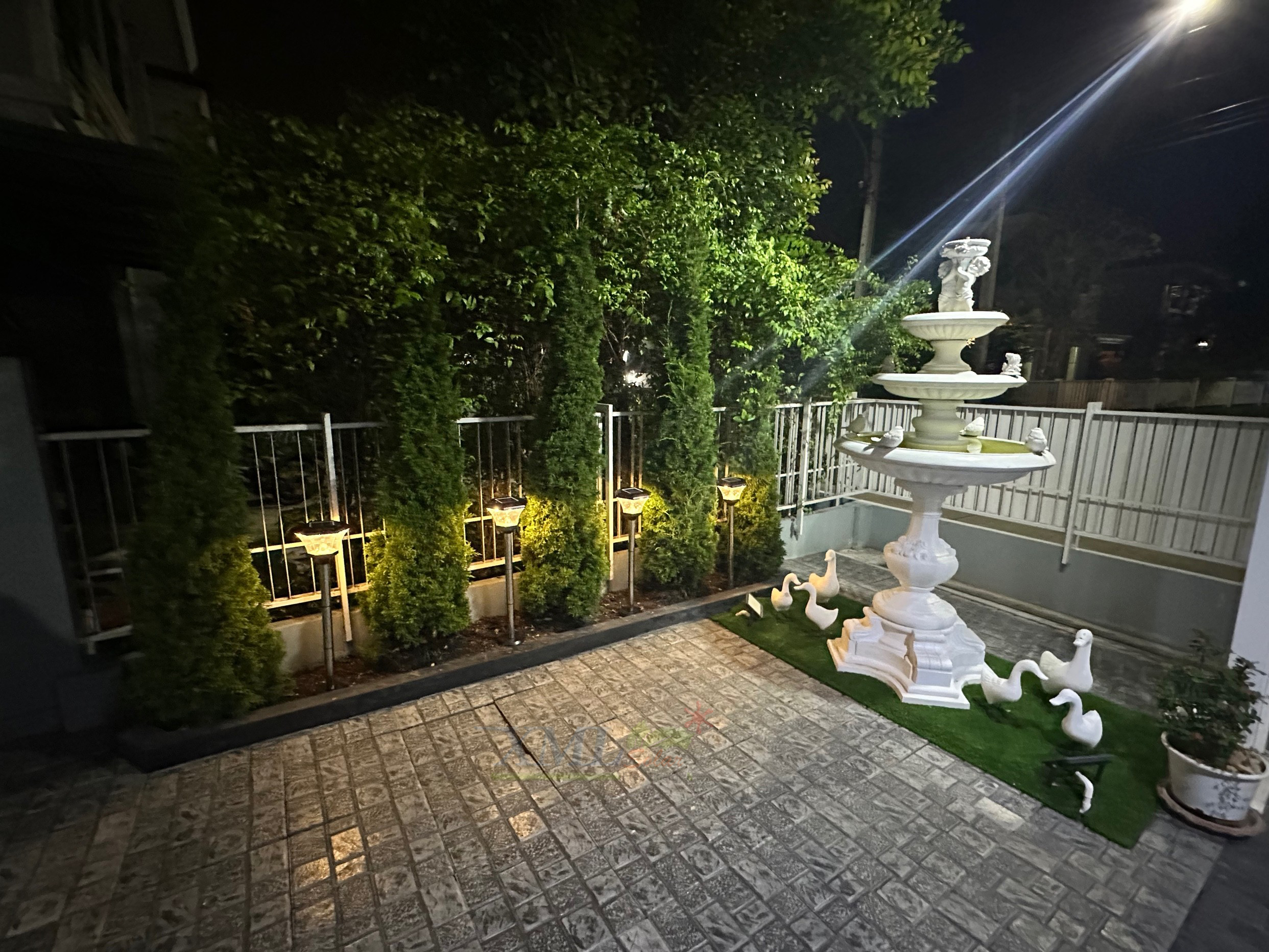 ไฟปักสนามโซล่าเซลล์ 8 Super SMD LED (แบบเหลี่ยม) สูง 80 ซม. (เเสง : เหลืองวอมไวท์)