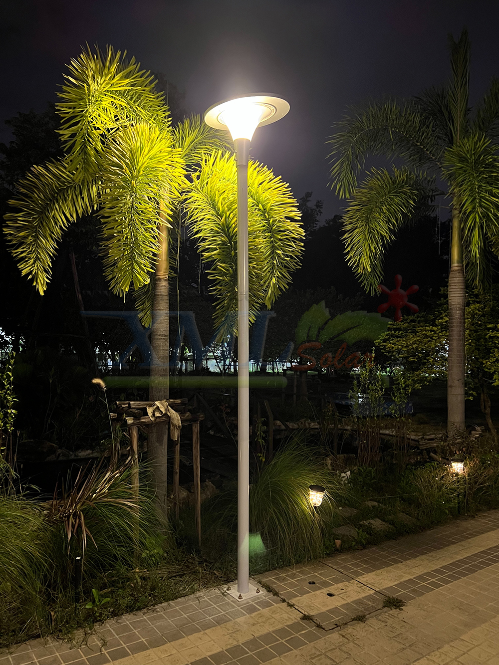 โคมไฟหัวเสา UFO ทรง Pedestrian Body สีเงิน (เปิดได้ 2 แสง)