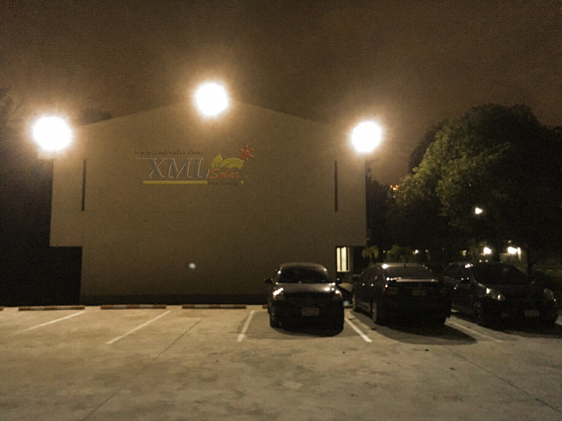 ไฟสปอตไลท์โซล่าเซลล์ 120W SLIM (แสง : เหลืองวอมไวท์)