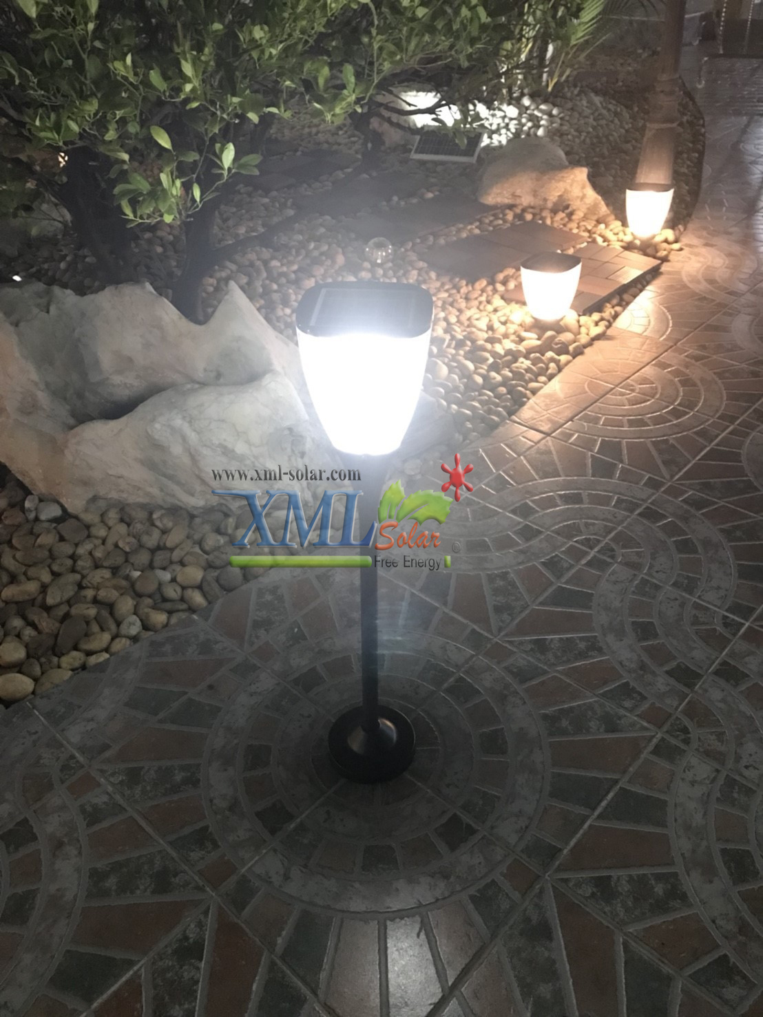 ไฟตั้งพื้นสนามโซล่าเซลล์ ทรงถ้วย (เเสง : ขาว)(1 แถม 1)