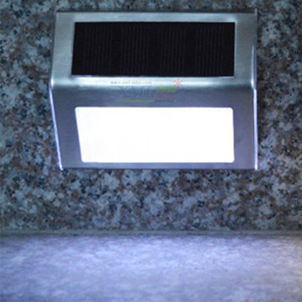 โคมไฟโซล่าเซลล์ติดผนัง 3 LED V.2 (แสง : ขาว)