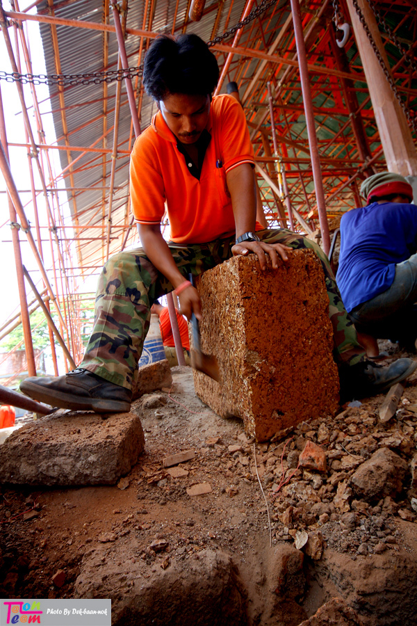 เหมือง ศิลาแลง ของเราเอง ครับ