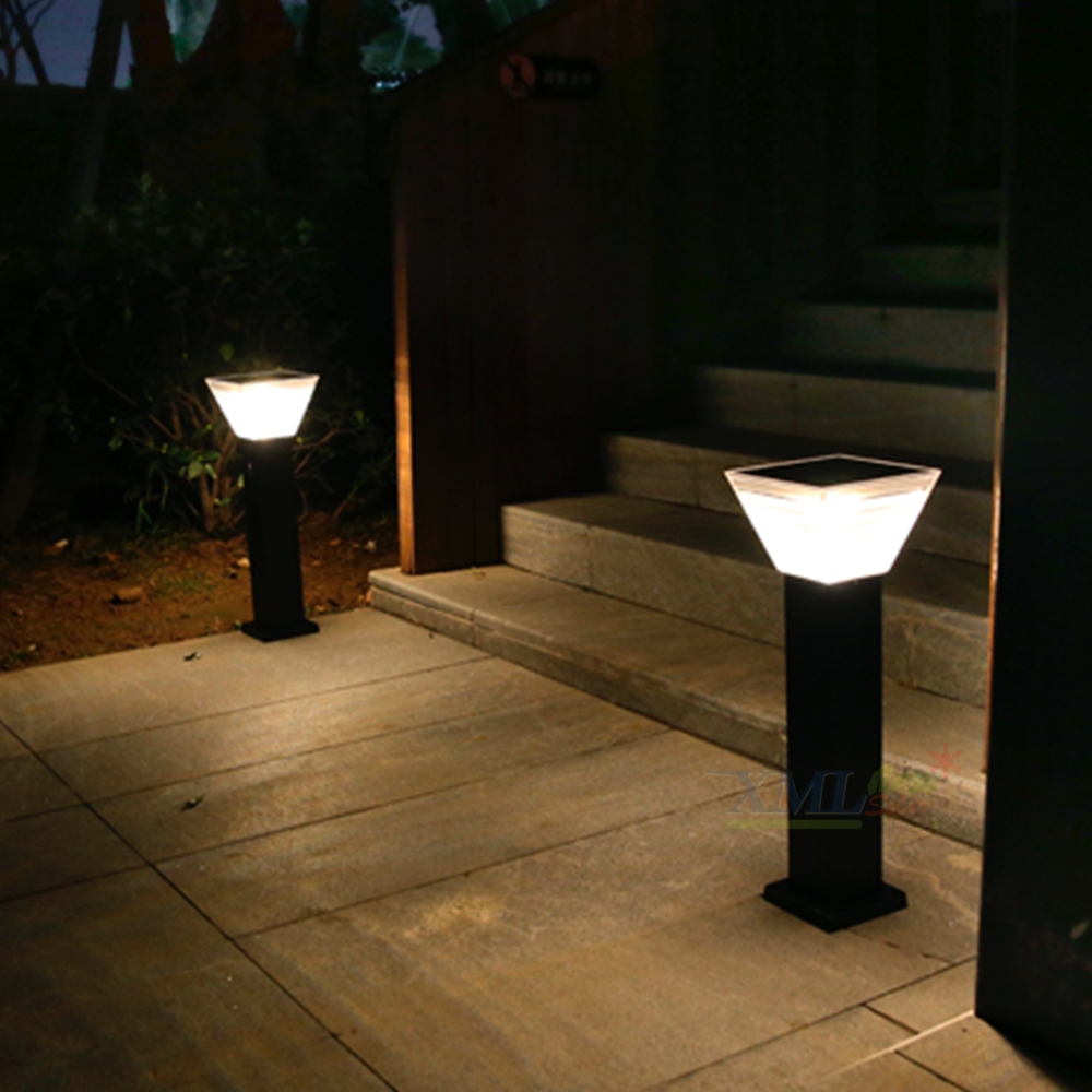 ไฟตั้งพื้นโซล่าเซลล์ ทรง พีระมิด สีดำ โคมใส (60 cm) (แสง : ขาว + เหลืองวอมไวท์)