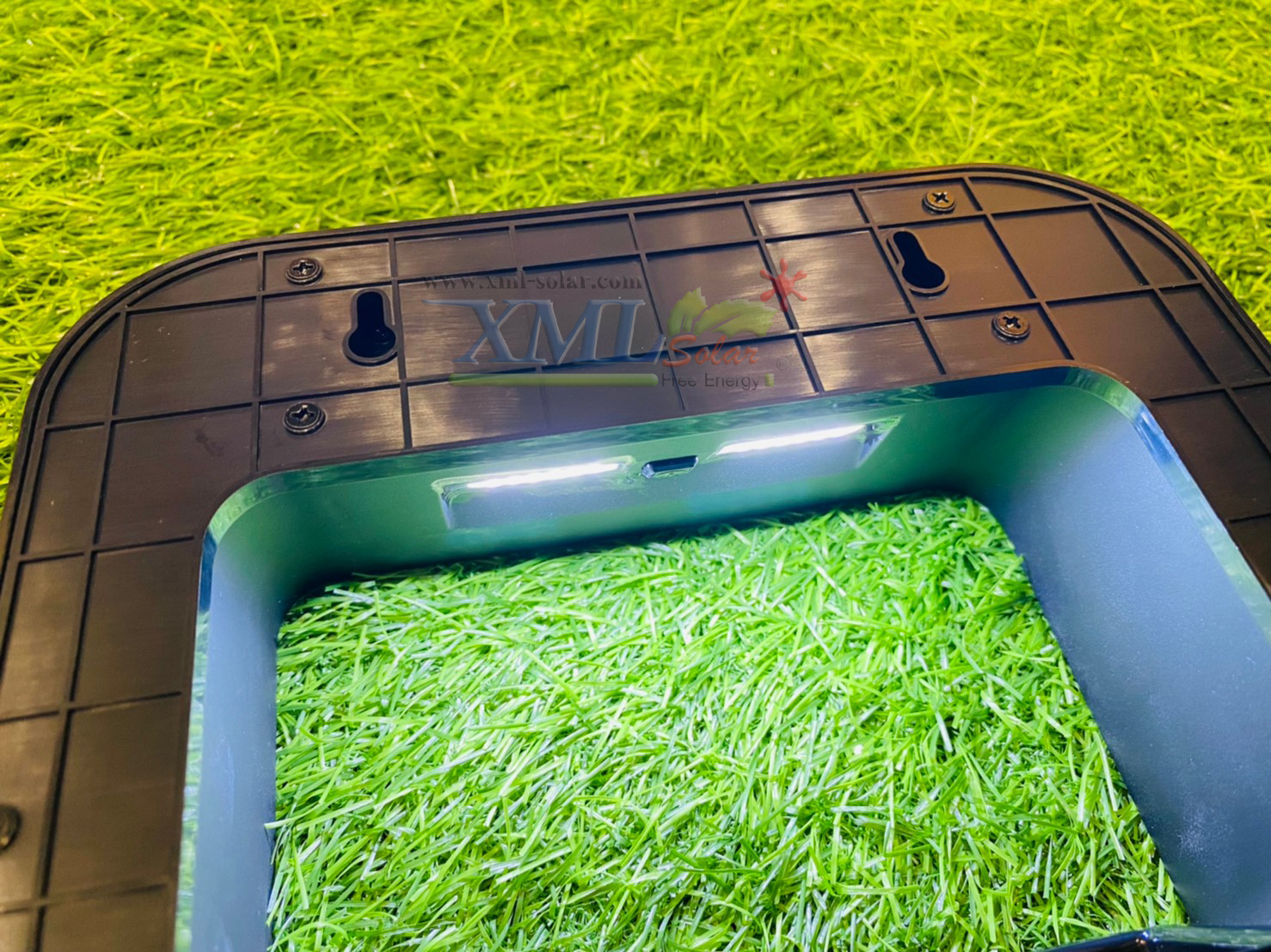 ไฟติดผนังโซล่าเซลล์ ปลูกต้นไม้จิ๋วได้ + Motion (เเสง : ขาว)