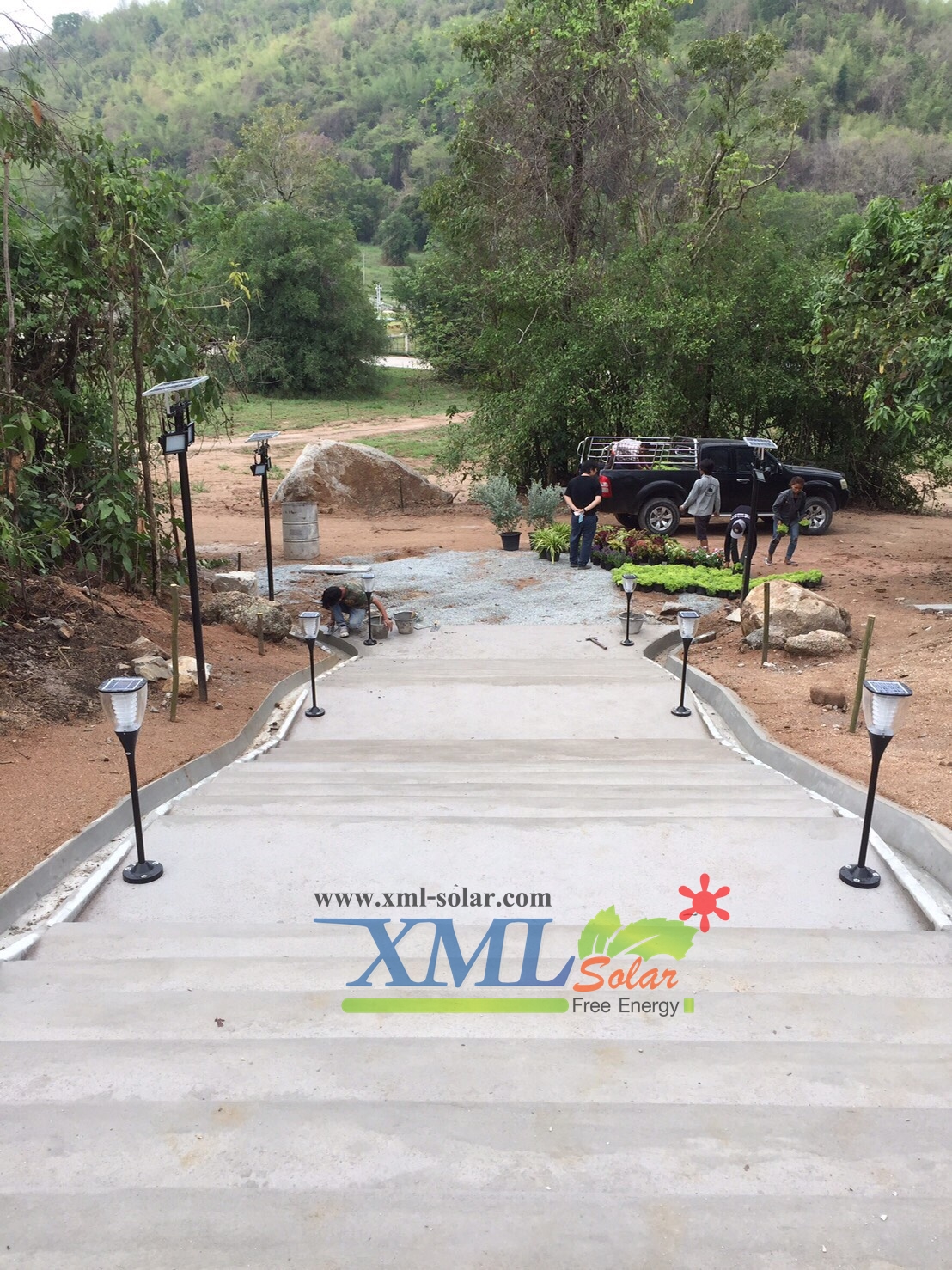 ไฟตั้งพื้นสนามโซล่าเซลล์ ทรงถ้วย (เเสง : เหลืองวอมไวท์)(1 แถม 1)