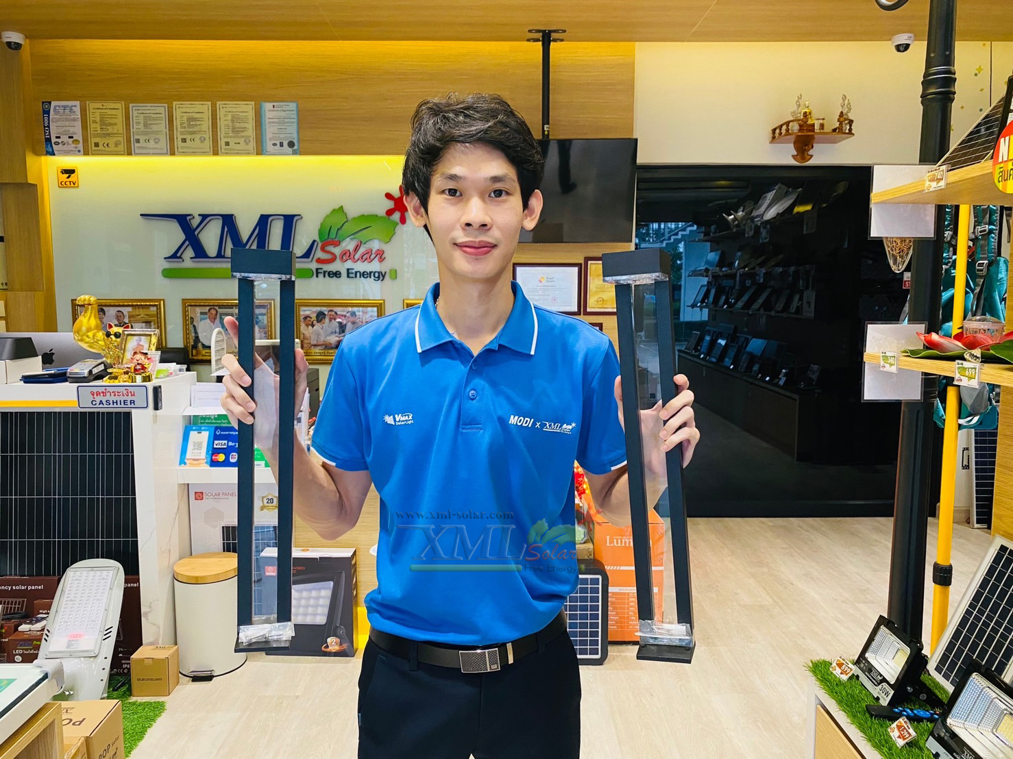 ไฟสนามโซล่าเซลล์ รุ่น มินิมอล (4 Led) (แสง : เหลืองวอมไวท์)(1 แถม 1)