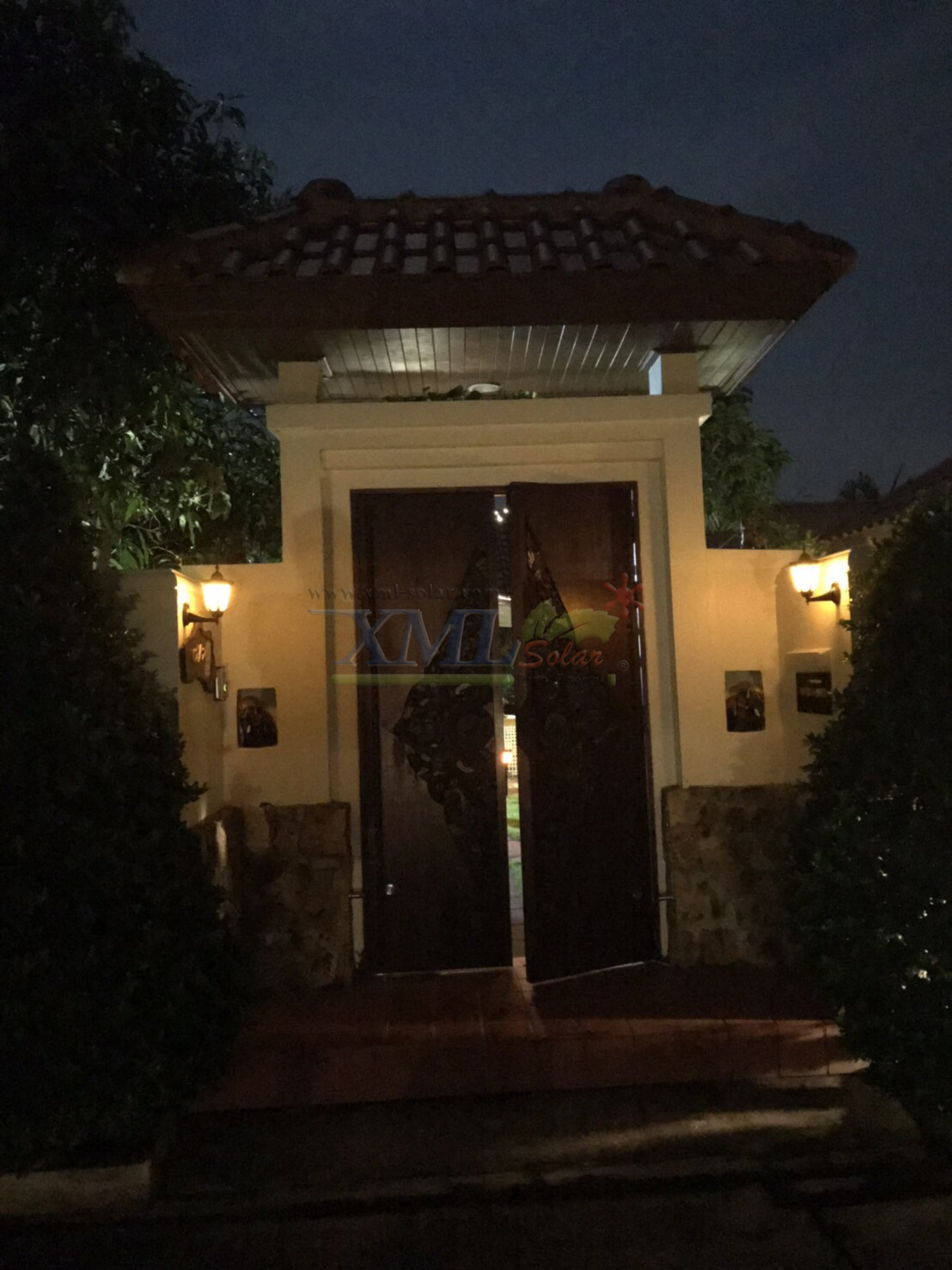 โคมไฟกิ่งโซล่าเซลล์ ทรง Modern (เเสง : เปลวไฟเหลืองวอมไวท์) 1 แถม 1