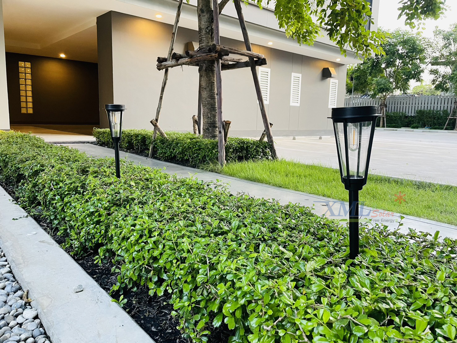 โคมไฟปักสนามโซล่าเซลล์ รุ่น MD-SOLAR-H1010 (แสง : เหลืองวอมไวท์)